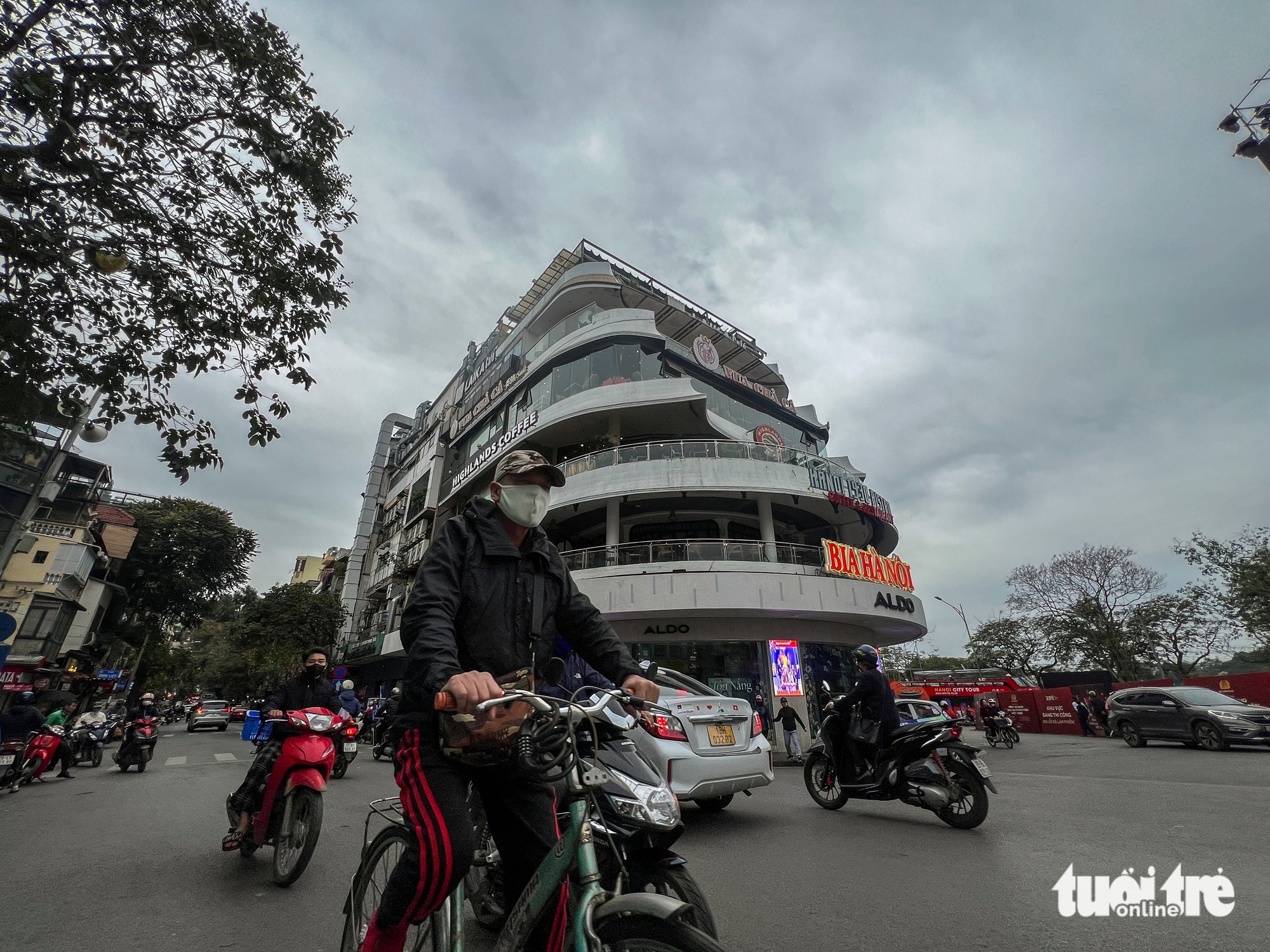 Hình ảnh tòa nhà Hàm cá mập, công trình từng gây tranh cãi, nay Hà Nội ...