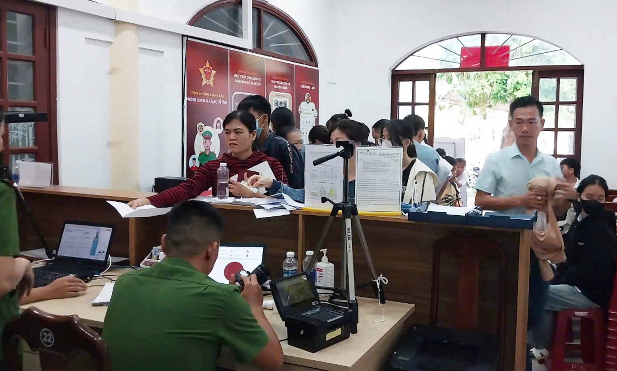 Tin tức sáng 1-7: Giảm mức thu nhiều khoản phí, lệ phí; TP.HCM cảnh báo khẩn dầu phong thấp giả - Ảnh 3.