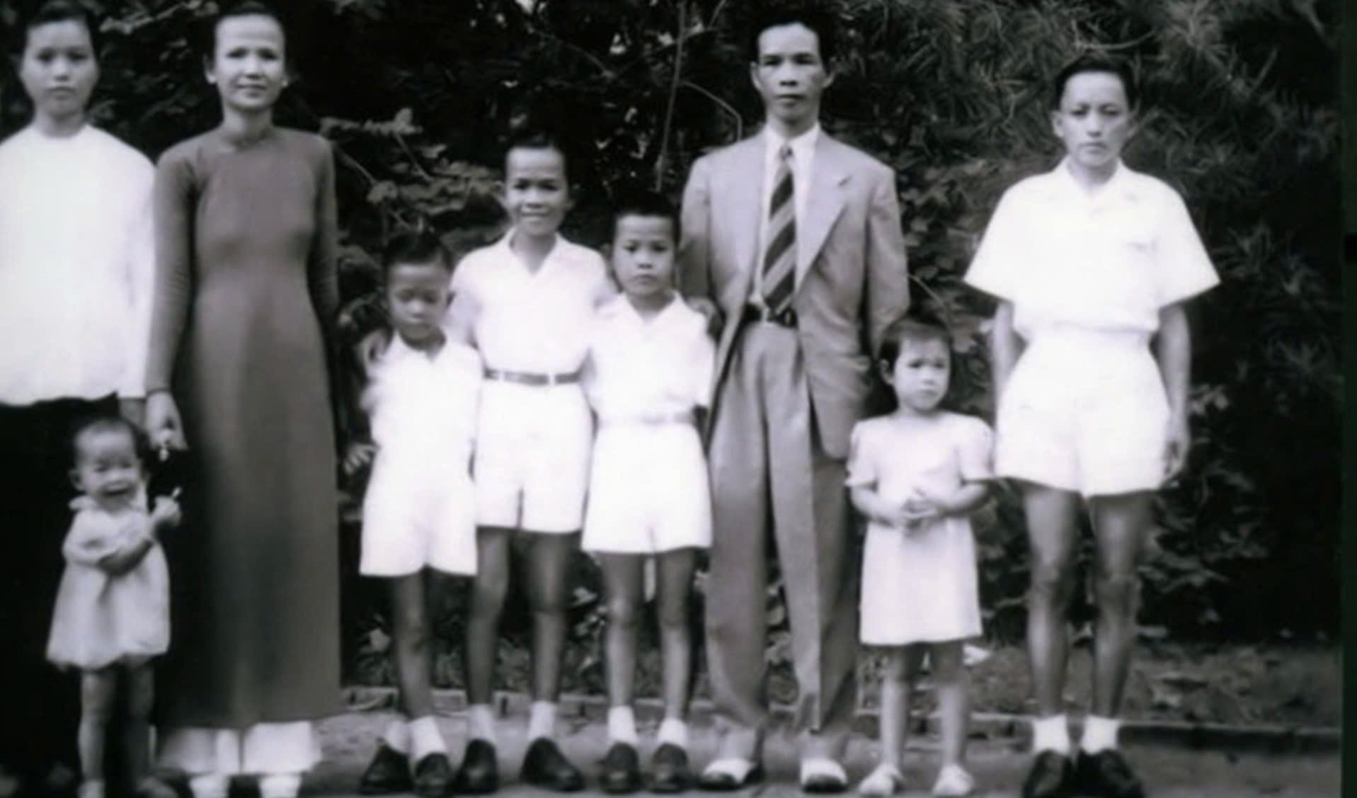 Vietnamese music on March 8th: Melancholy music video but quality show - Photo 3. Phan Mạnh Quỳnh lép vế Hòa Minzy, Thanh Lam và Hà Anh Tuấn 'cân' lại thị trường nhạc Việt 8-3 - Ảnh 5.