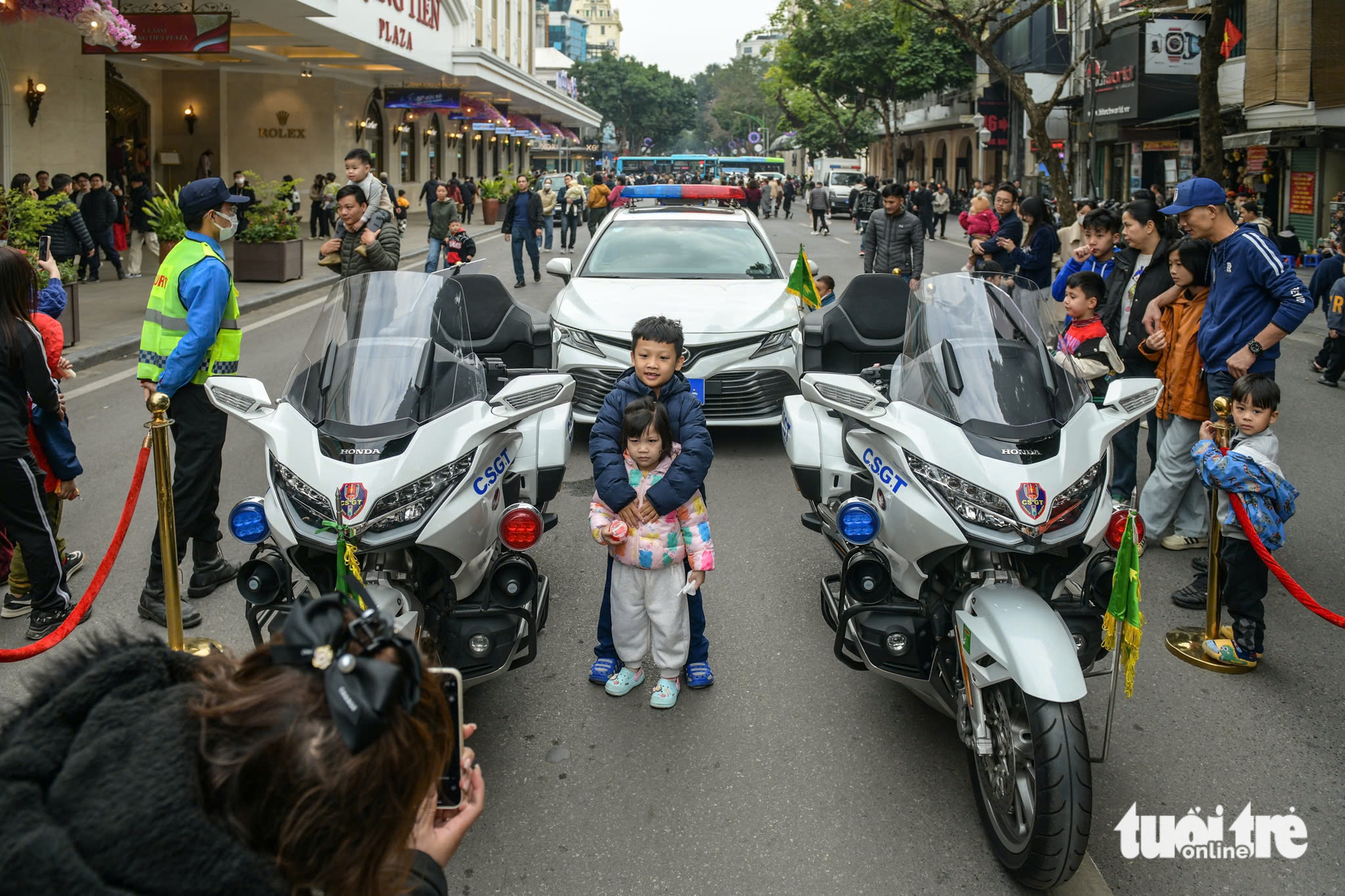 Dàn xe bọc thép, lội nước, phòng chống bạo loạn xuất hiện giữa phố Hà Nội  - Ảnh 5.