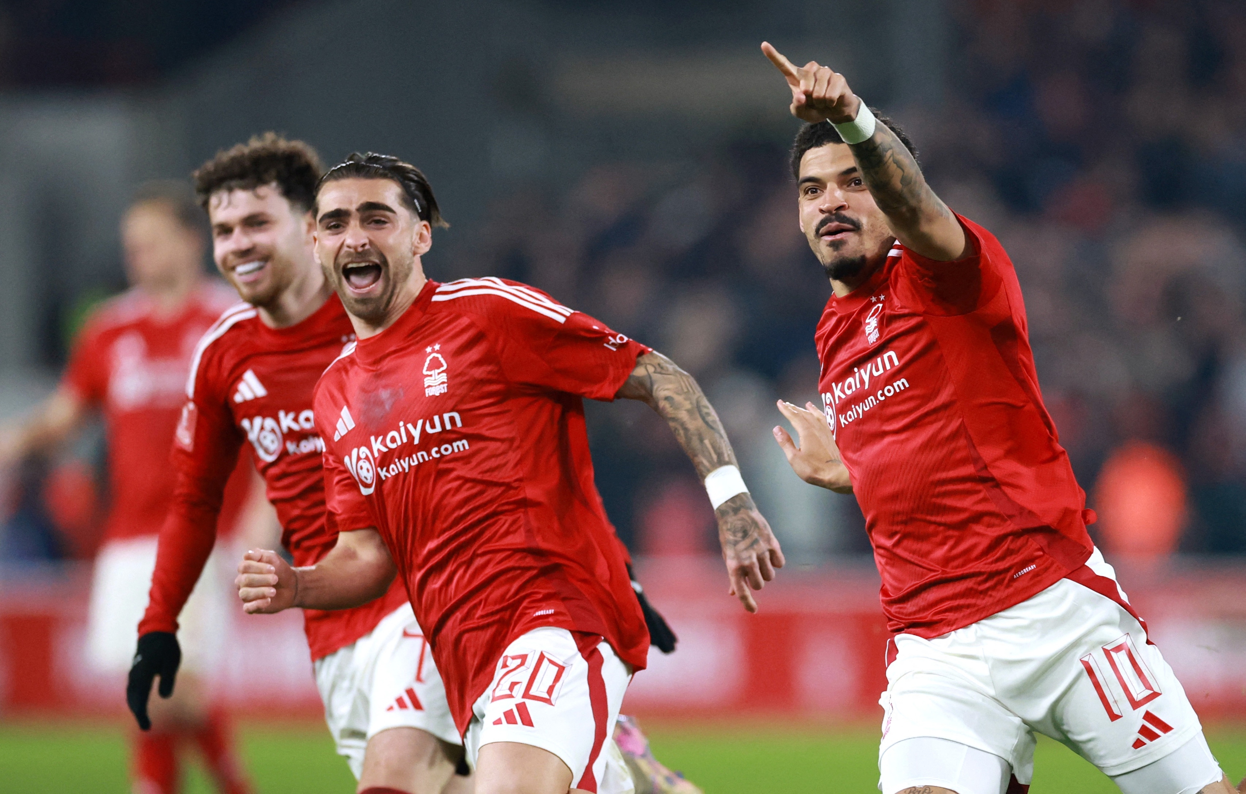 Các ngựa ô tham vọng đến đâu? - Ảnh 1. Các ngựa ô ở Premier League tham vọng đến đâu? - Ảnh 1.