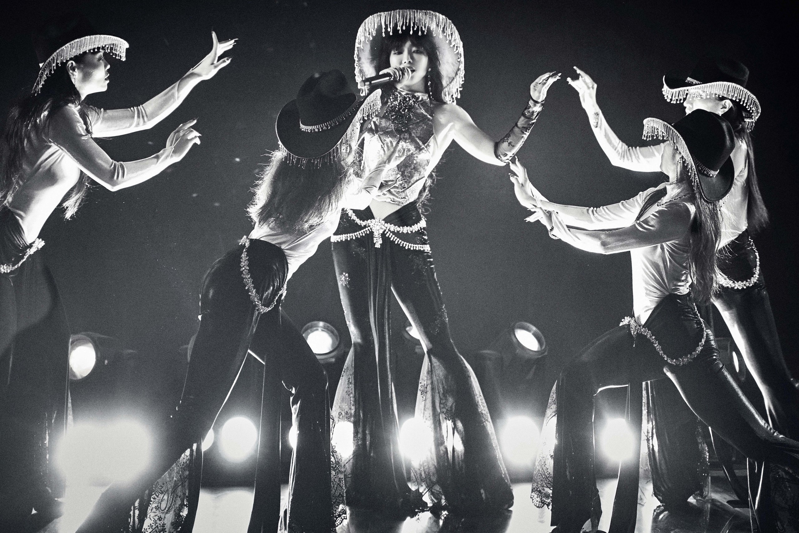 Đinh Hương được ví là Beyoncé phiên bản Việt với 'Black Magic Woman ...