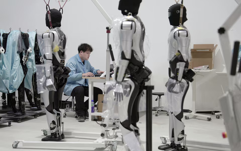 Cutting-edge humanoid robots on display at Tokyo show- Ảnh 3.