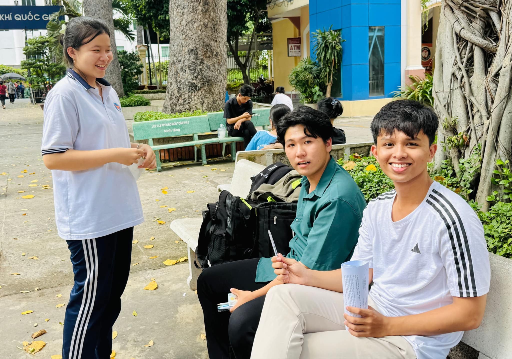 កំពុងប្រឡងចូលសាកលវិទ្យាល័យនាពេលបច្ចុប្បន្ន - រូបថតទី 3។ thi đại học - Ảnh 2.