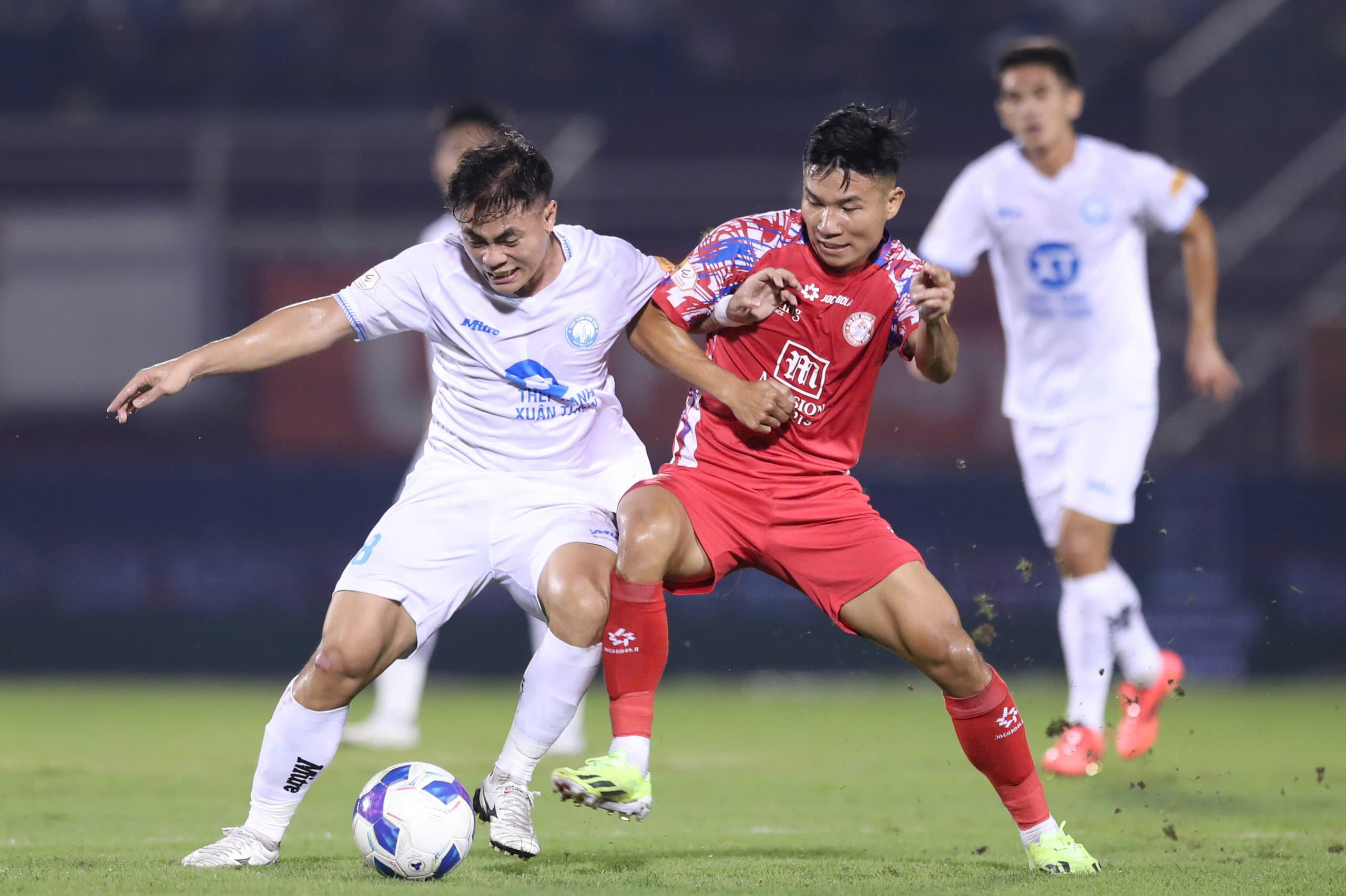 Hot at both ends of the chart - Photo 1. V-League - Ảnh 1.