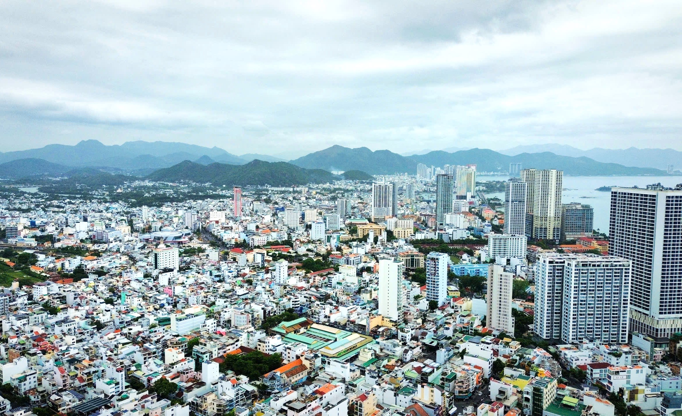 Khánh Hòa lấy ý kiến người dân về đề án sắp xếp đơn vị hành chính các cấp - Ảnh 1.