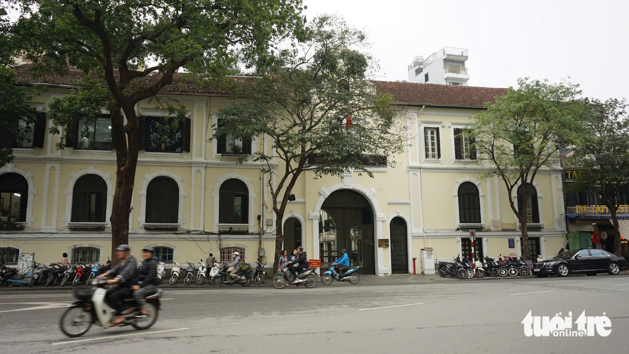Biệt thự công từng là nơi ở của nguyên chủ tịch Hà Nội được sử dụng sau 10 năm bỏ hoang - Ảnh 1.