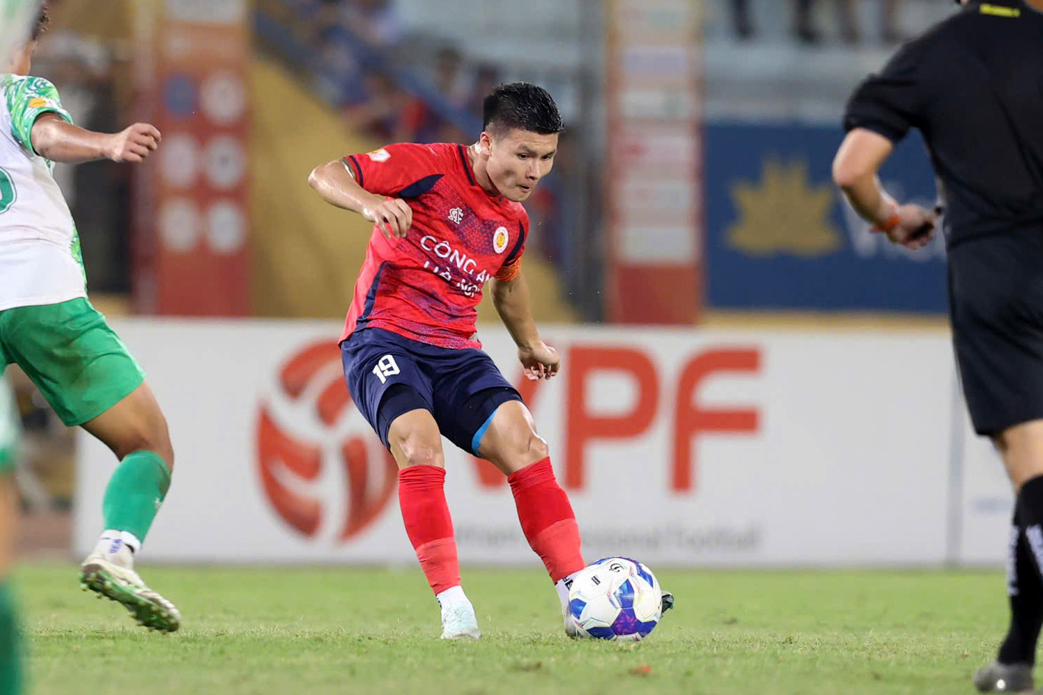 Becamex TP.HCM vs. Cong An Hanoi (18:00): Výzva pro domácí tým - Foto 1. Becamex TP.HCM - Ảnh 1.