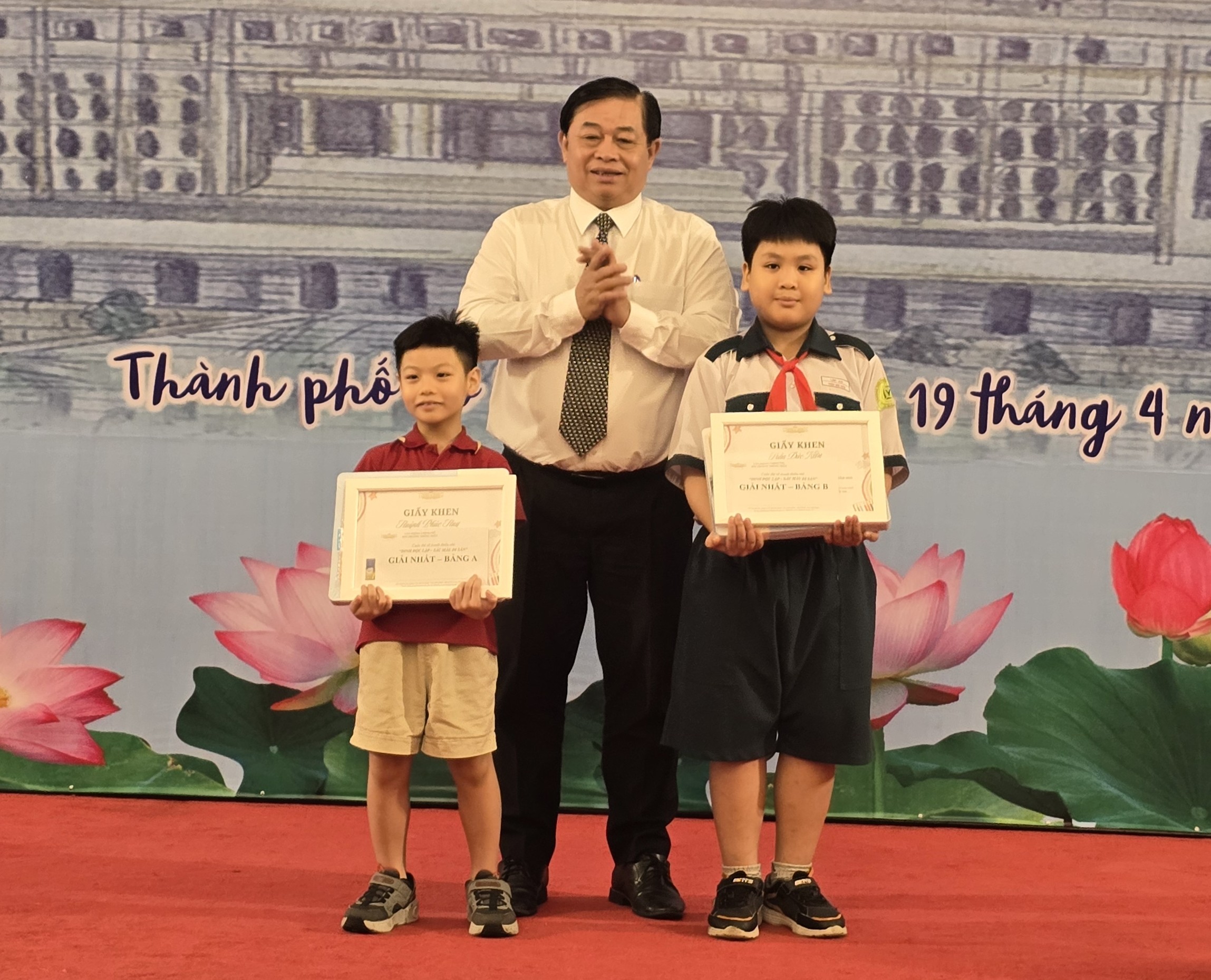 Independence Palace through the eyes of a child - Photo 2. Dinh Độc Lập trong mắt trẻ - Ảnh 2.