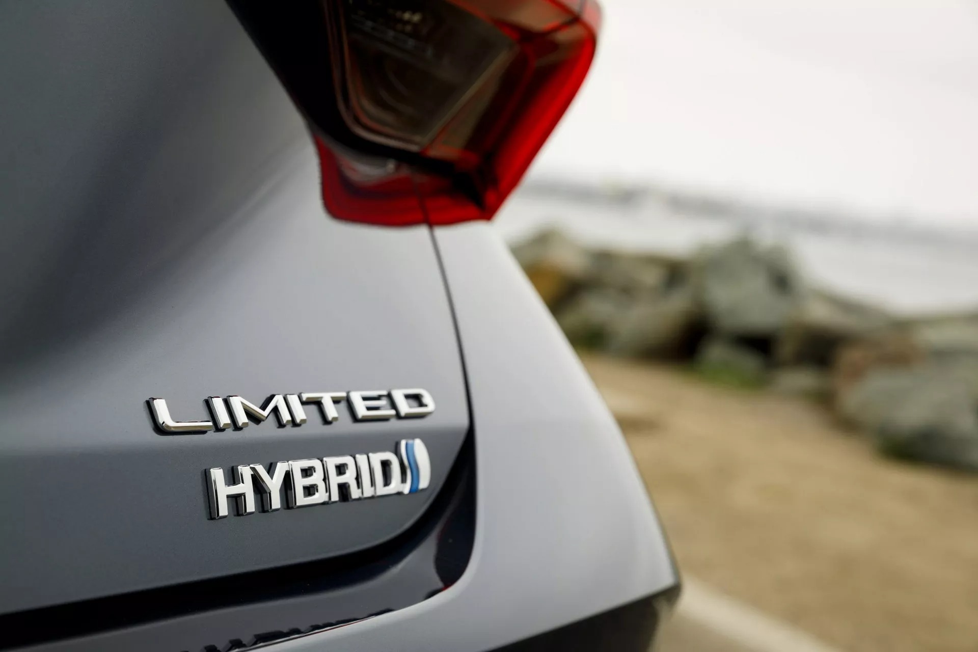 Linh kiện hybrid khan hiếm, người mua xe Toyota Innova hybrid chờ 2 năm rưỡi bỏ đi mua xe khác - Ảnh 3.