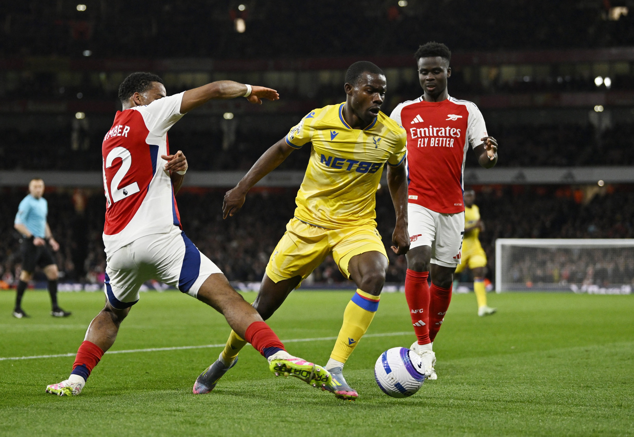 Arsenal hòa Crystal, Liverpool còn cách chức vô địch 1 điểm - Tuổi Trẻ ...