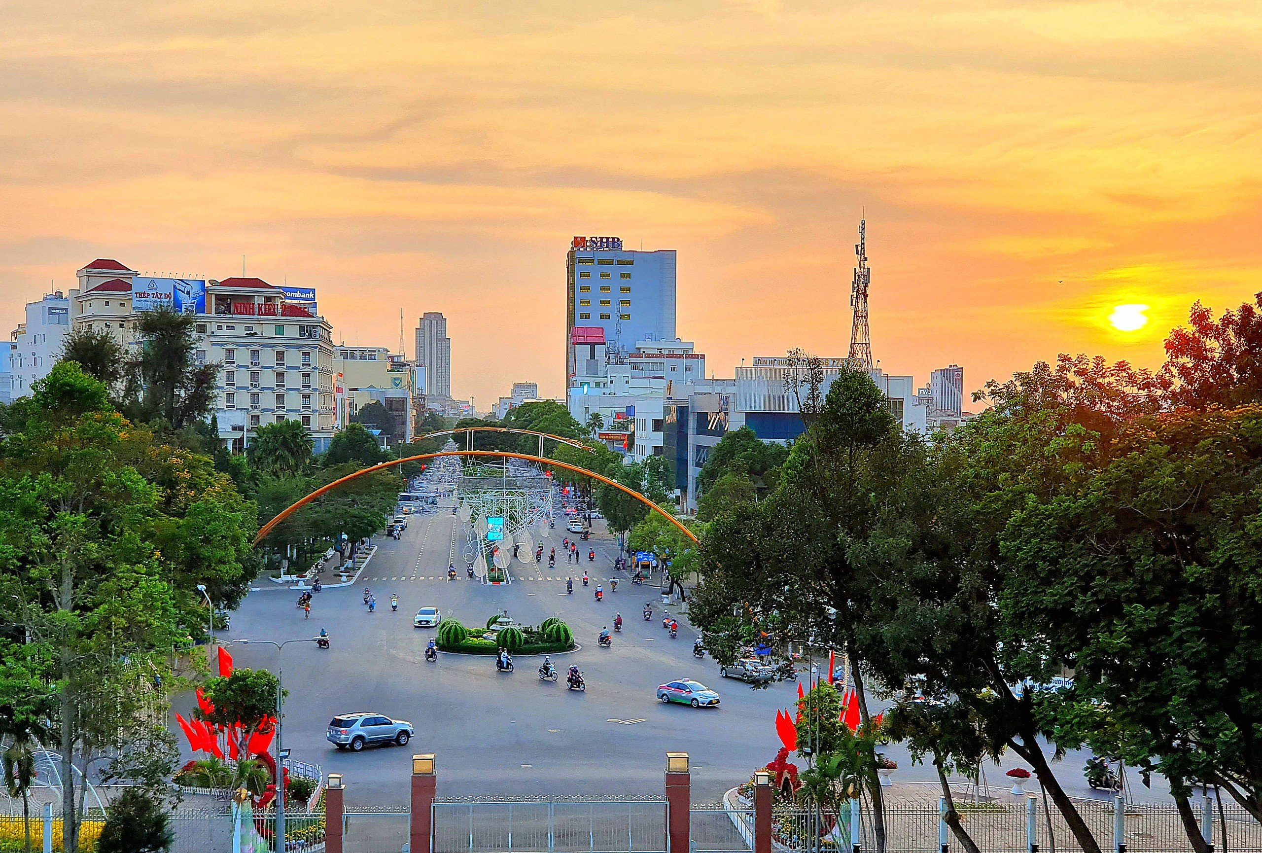 sáp nhập - Ảnh 1.