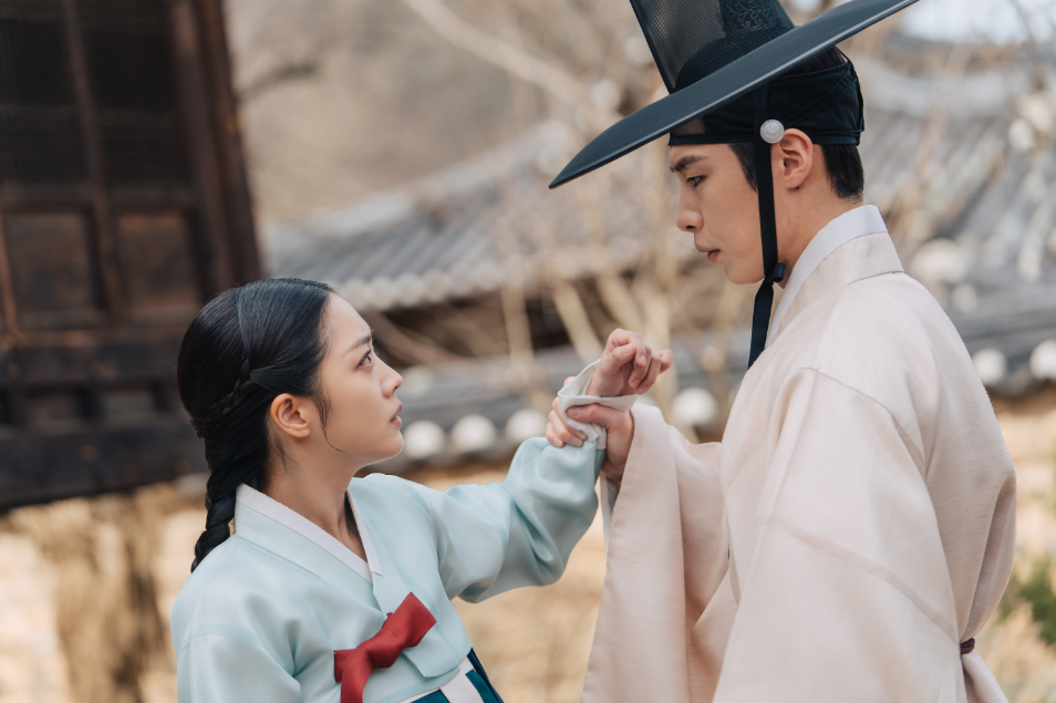 Lee Jong Suk nói về vai diễn mới; Lee Jae Wook nên duyên cùng Jo Bo Ah - Ảnh 2.