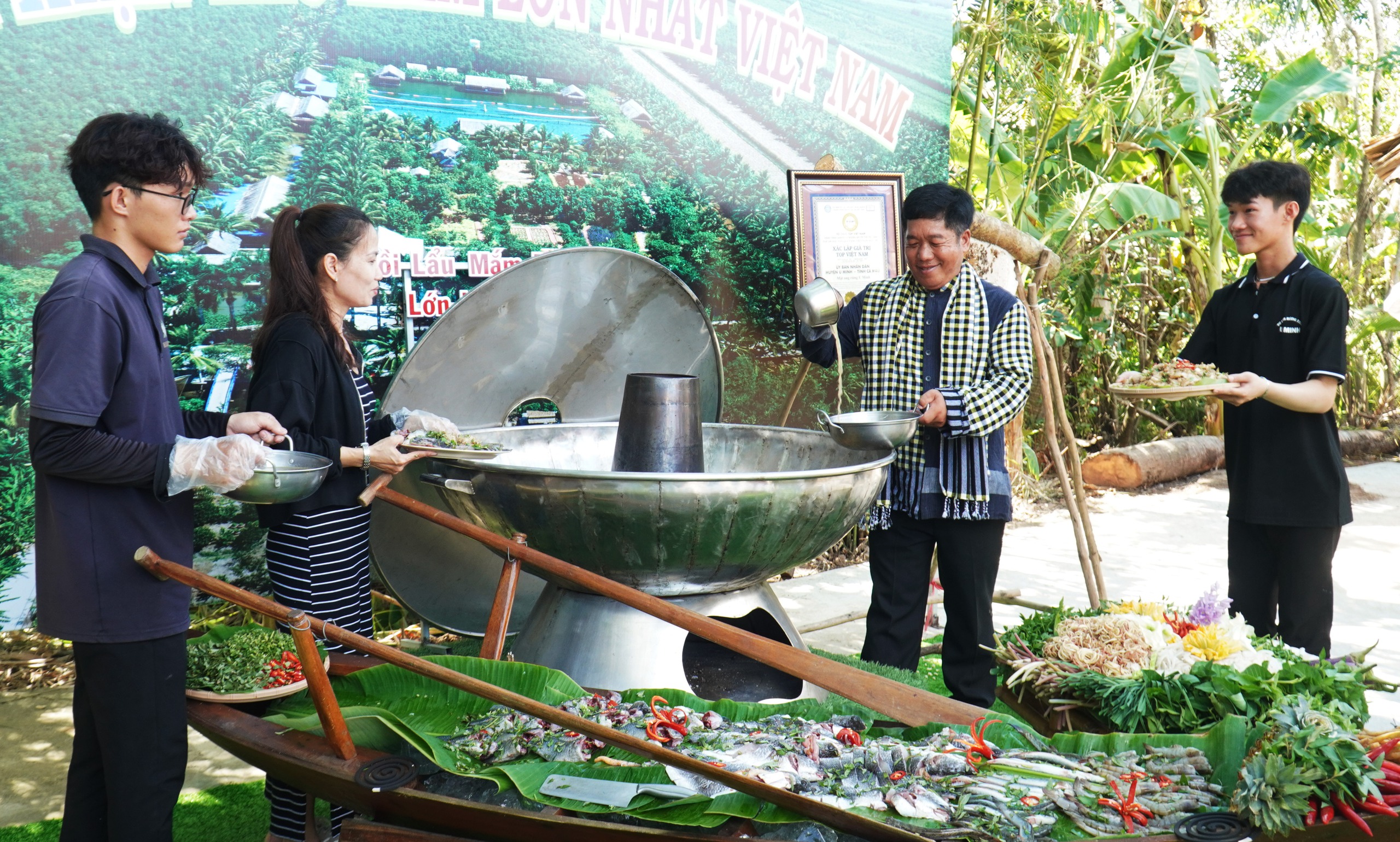 lẩu mắm - Ảnh 1.