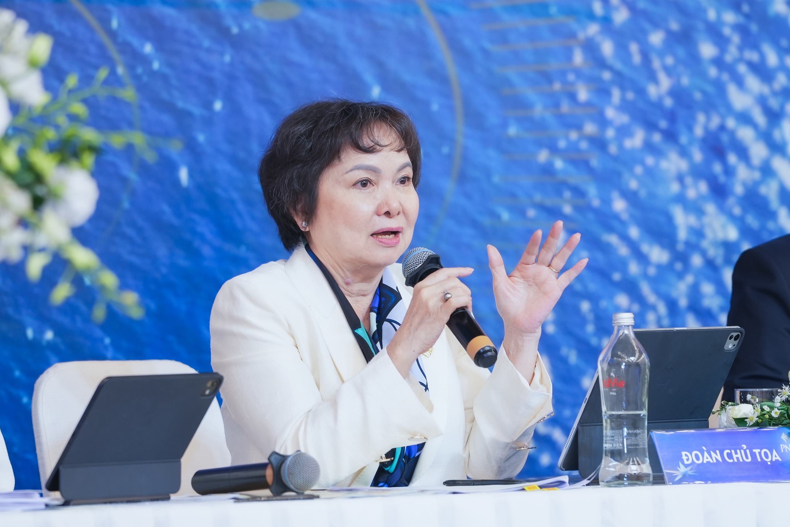 Tổng giám đốc PNJ: Ngành trang sức đang đối mặt với 'cơn bão kép' - Ảnh 2.