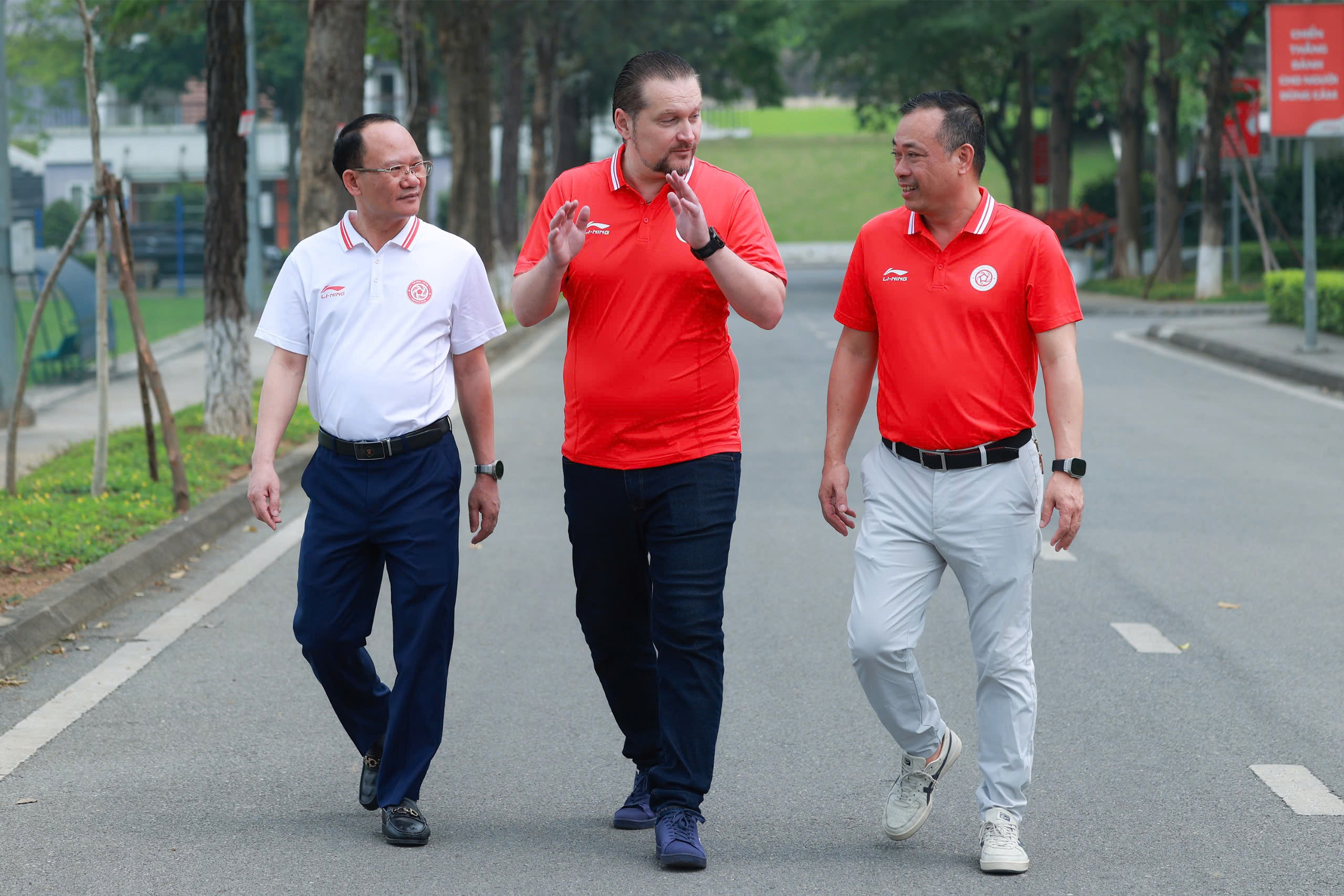 HLV Velizar Popov dẫn dắt CLB Thể Công - Viettel - Ảnh 2.