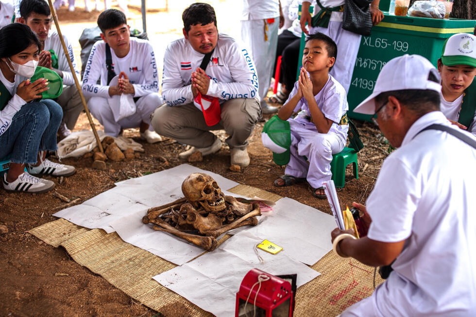 Skulls, smoke and spirits: Thai ceremony for the unclaimed dead- Ảnh 1. Skulls, smoke and spirits: Thai ceremony for the unclaimed dead- Ảnh 1.