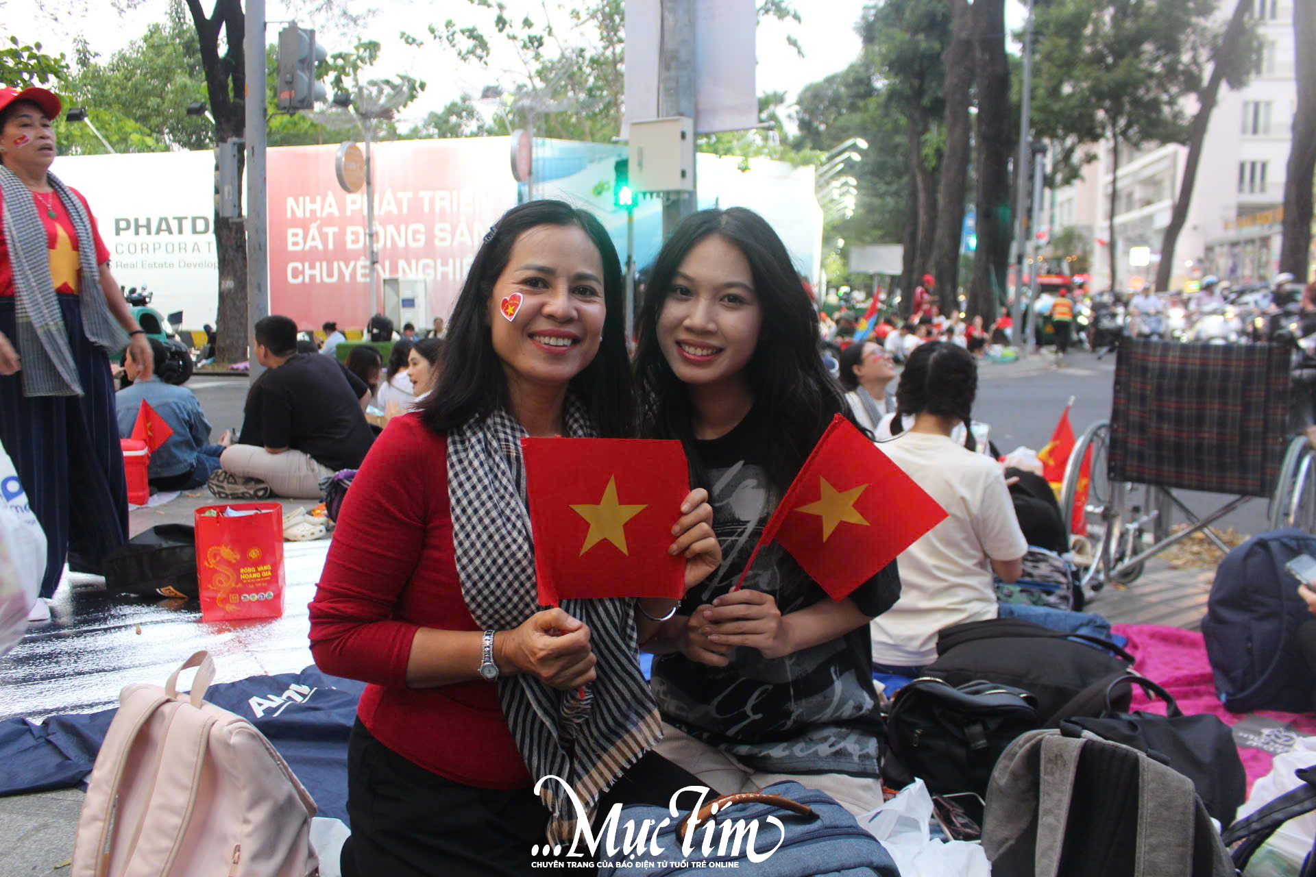 Người dân đi xem diễu binh, diễu hành từ chiều 29-4- Ảnh 6.