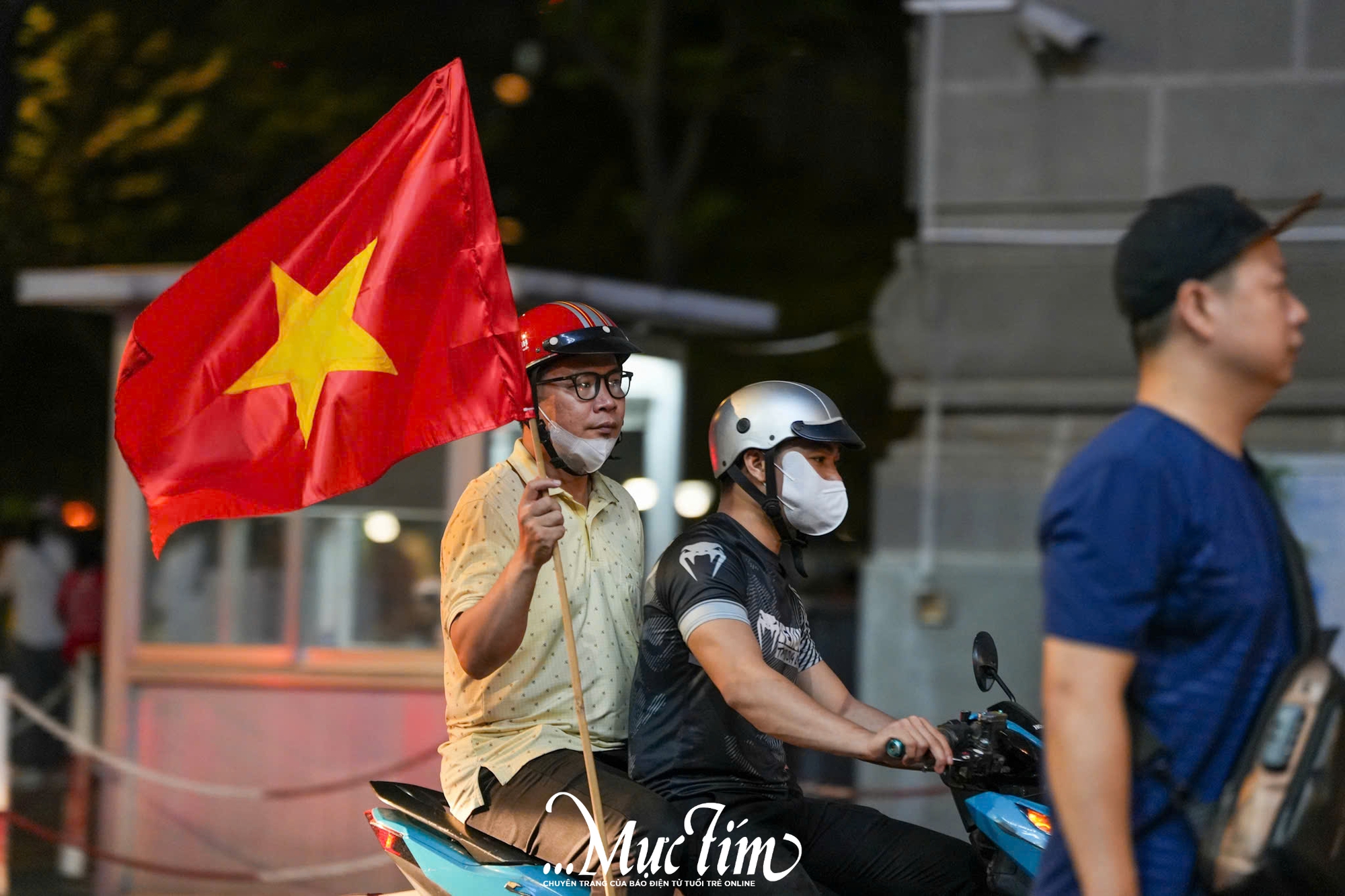 Người dân thức trắng đêm chờ xem diễu binh, diễu hành - Ảnh 7.