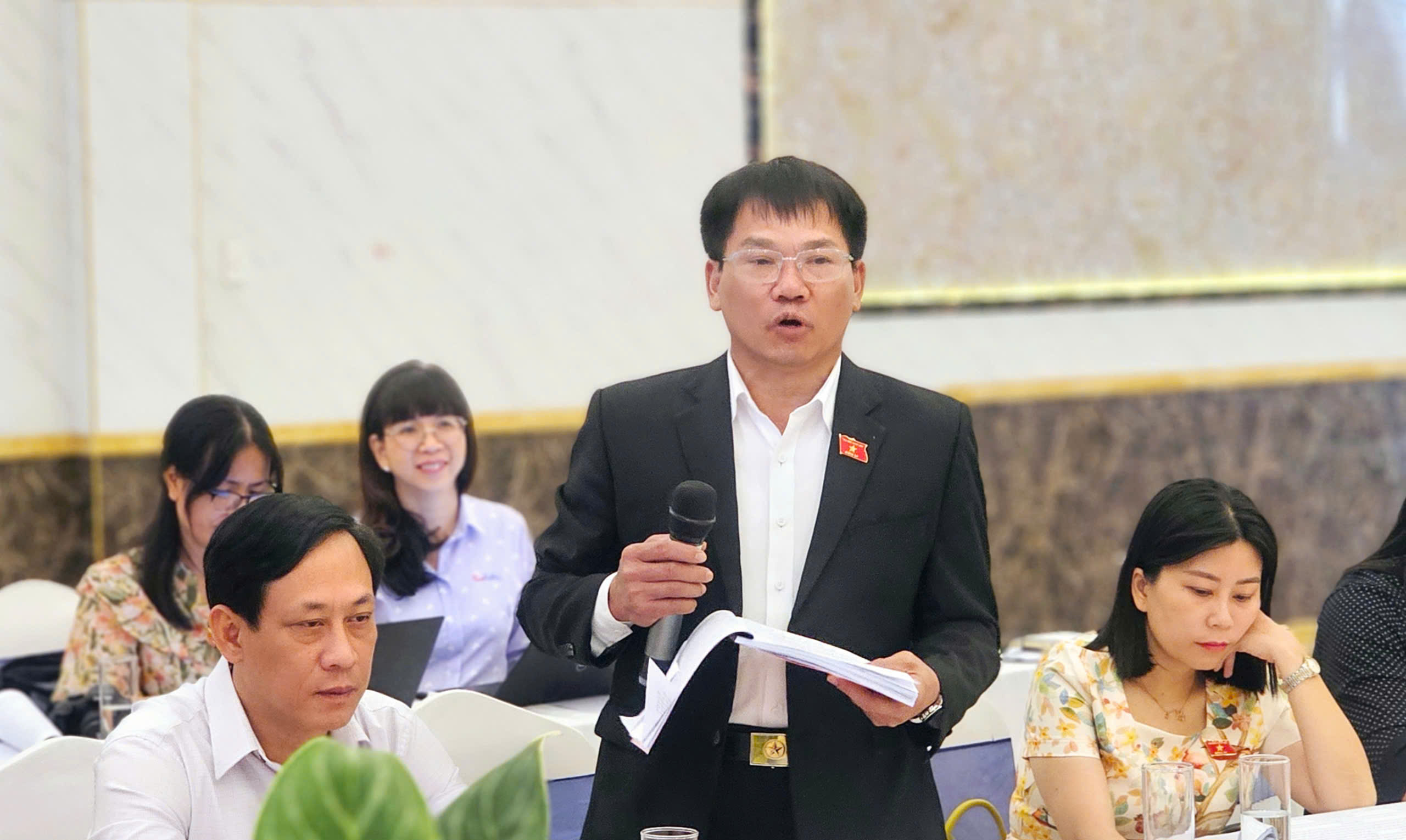 Đề nghị tăng số lượng đại biểu Quốc hội chuyên trách từ 40% lên 50%