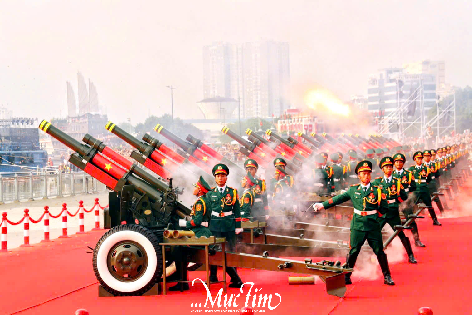Trang trọng, khí thế trong lễ diễu binh, diễu hành 30-4 tại TP.HCM- Ảnh 2.