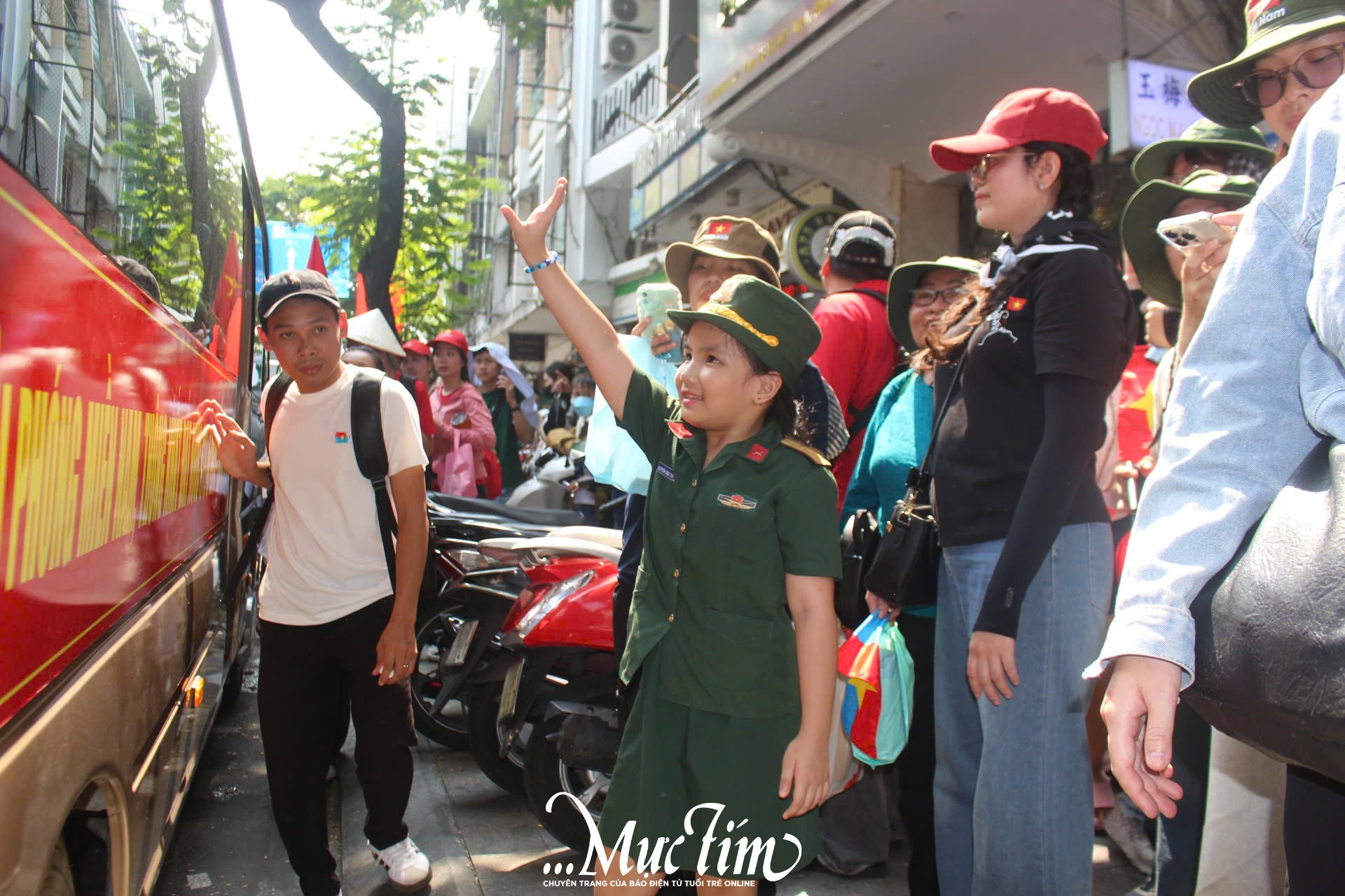 Trang trọng, khí thế trong lễ diễu binh, diễu hành 30-4 tại TP.HCM- Ảnh 35.