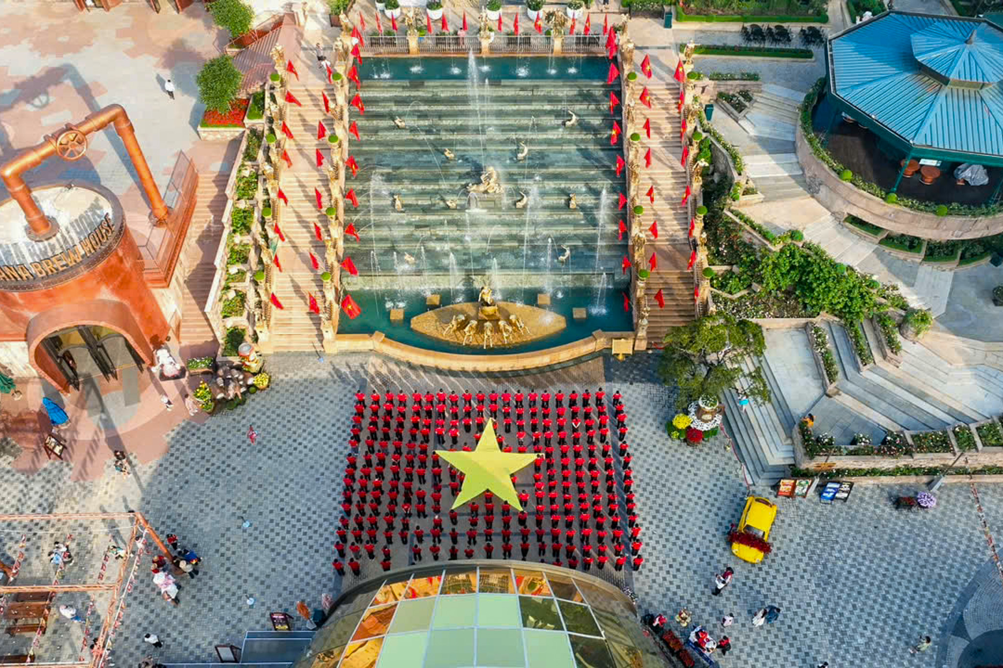 April 30 holiday begins to get exciting: Tourists flock to destinations - Photo 3. du lịch - Ảnh 3.