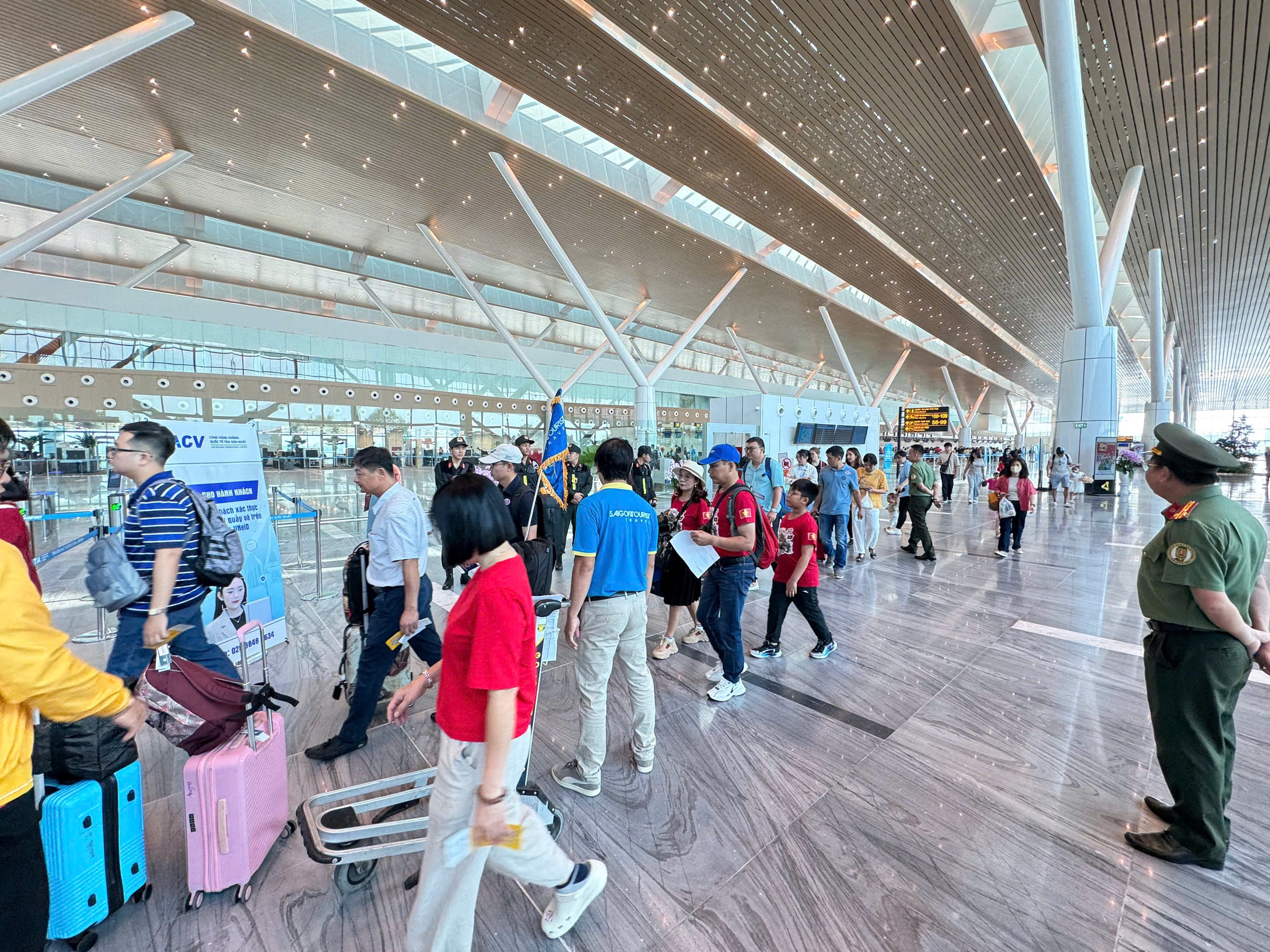 Tân Sơn Nhất - Ảnh 2.