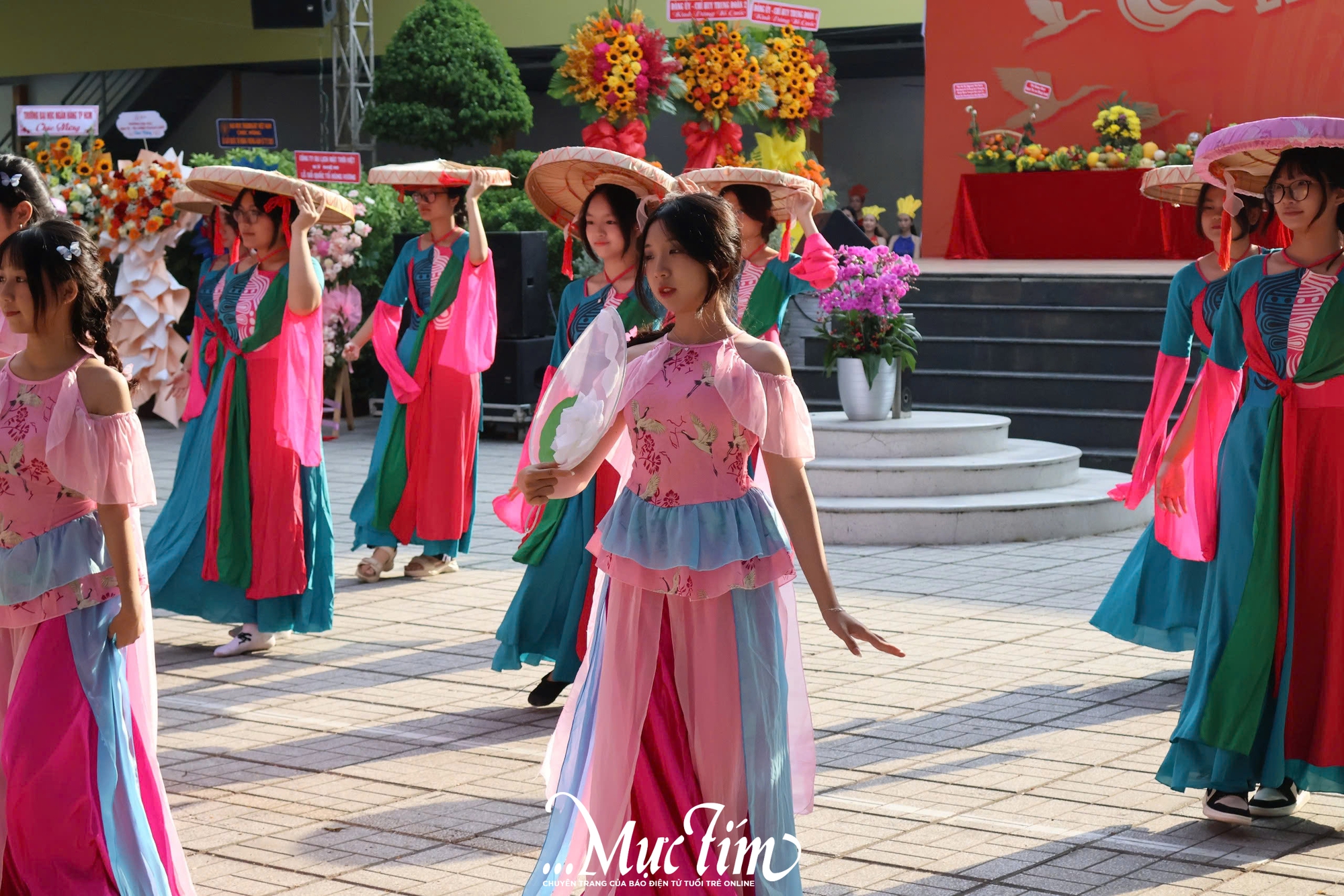 Tiếng trống Mê Linh vang lên tại Trường THPT Hùng Vương trong ngày Giỗ Tổ- Ảnh 3.