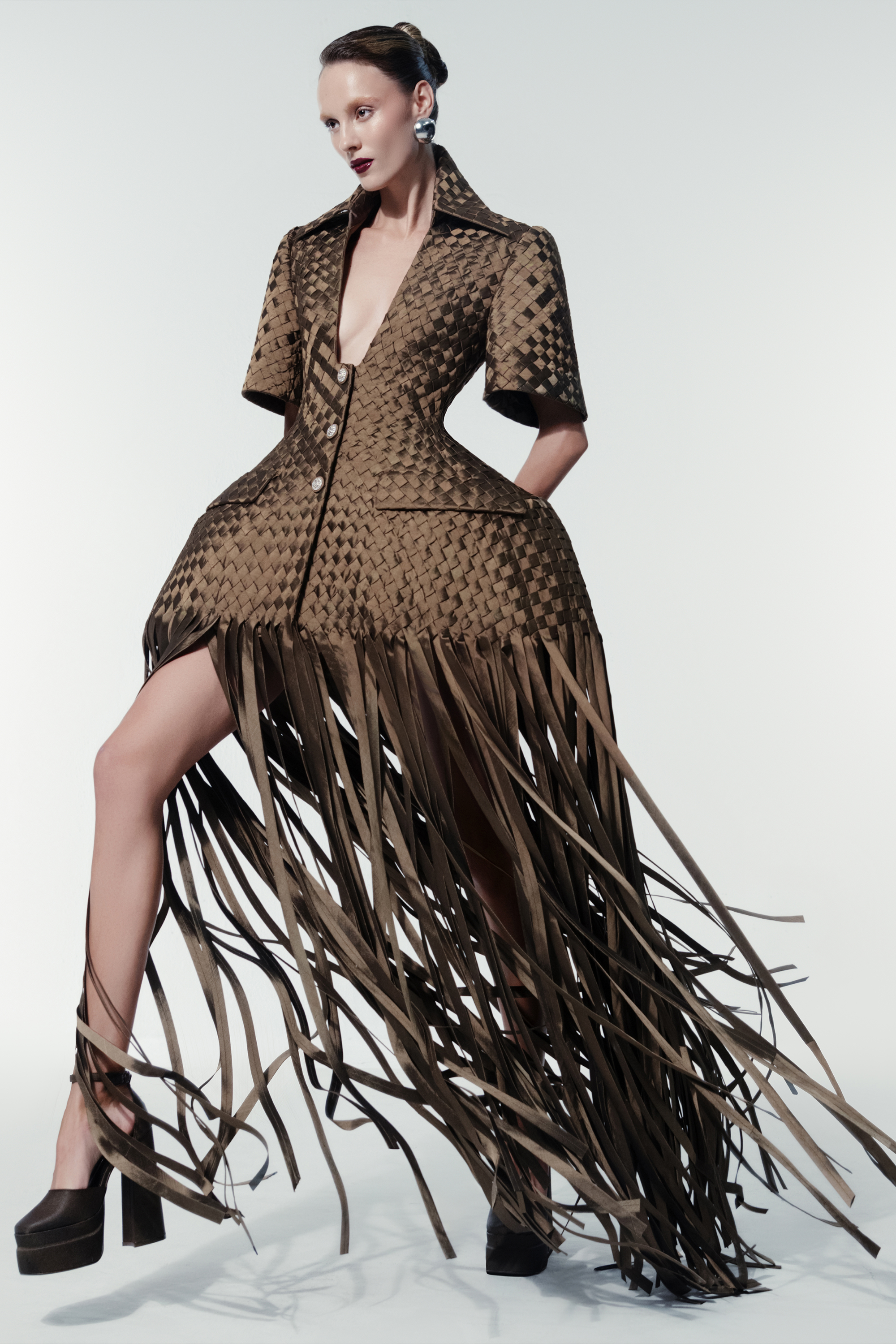 Cong Tri honors Lanh My A silk in Vogue magazine - Photo 12. Công Trí - Ảnh 12.