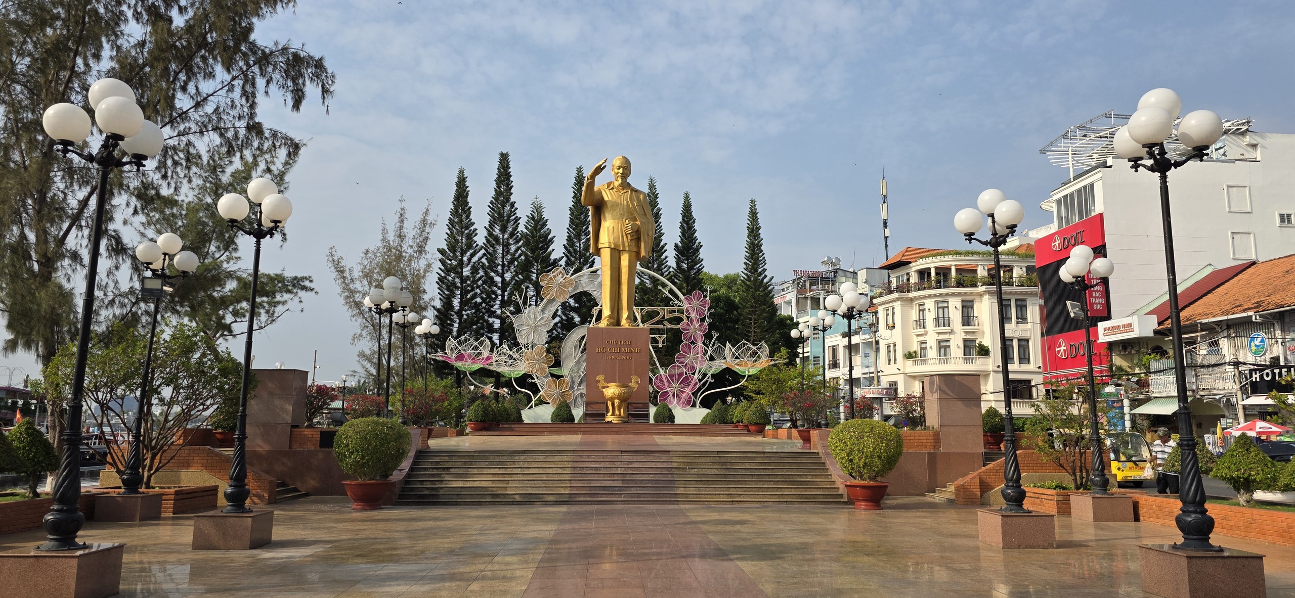 bến Ninh Kiều - Ảnh 1.