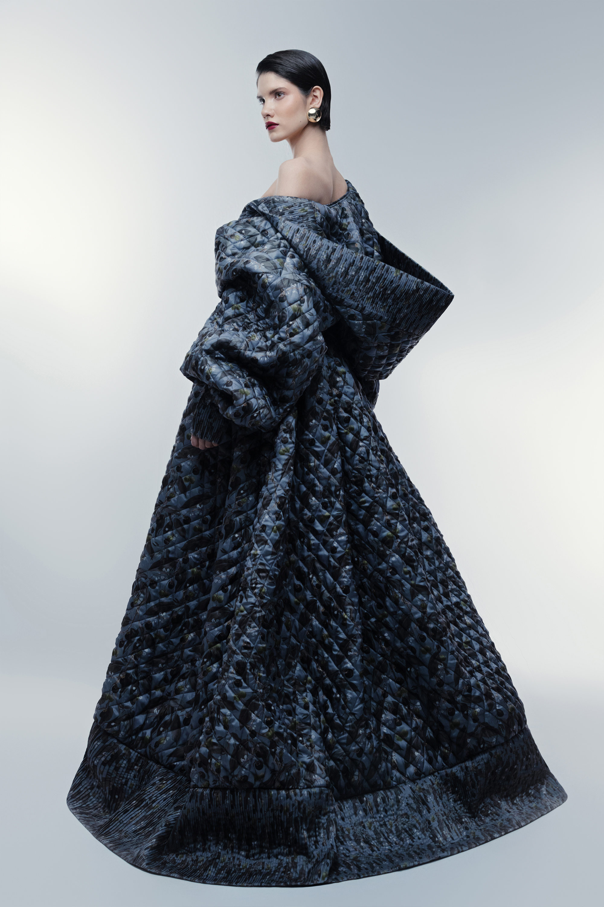 Cong Tri honors Lanh My A silk in Vogue magazine - Photo 17. Công Trí tôn vinh lụa Lãnh Mỹ A trên tạp chí Vogue - Ảnh 17.