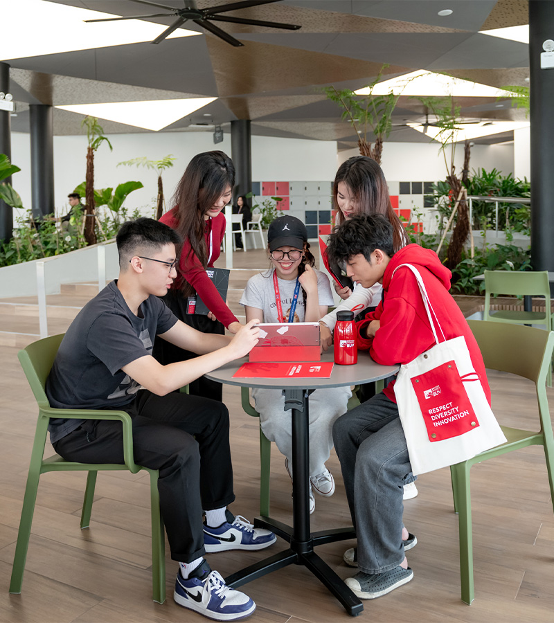 Giáo sư Rick Bennett: Giáo dục đại học không chỉ là bằng cấp, phải phát triển con người toàn diện - Ảnh 12.