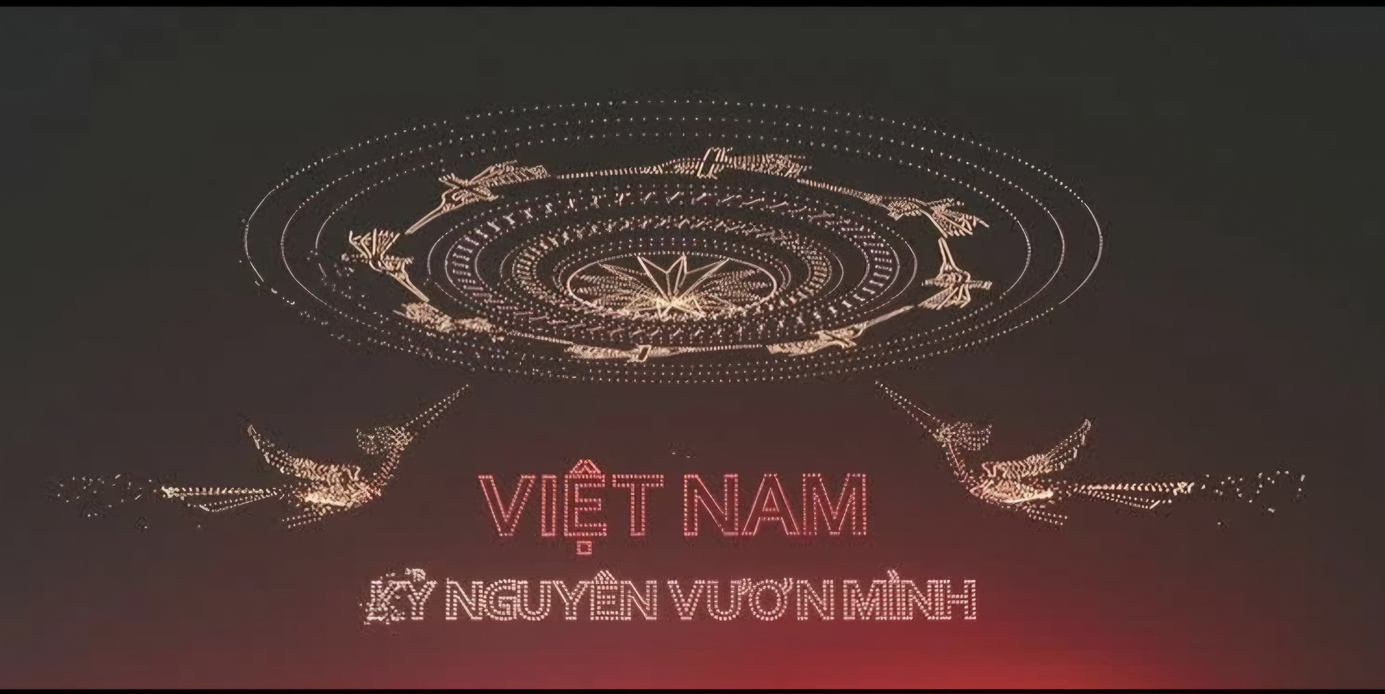 Tối nay 1-5, TP.HCM không trình diễn drone như dự kiến- Ảnh 1.