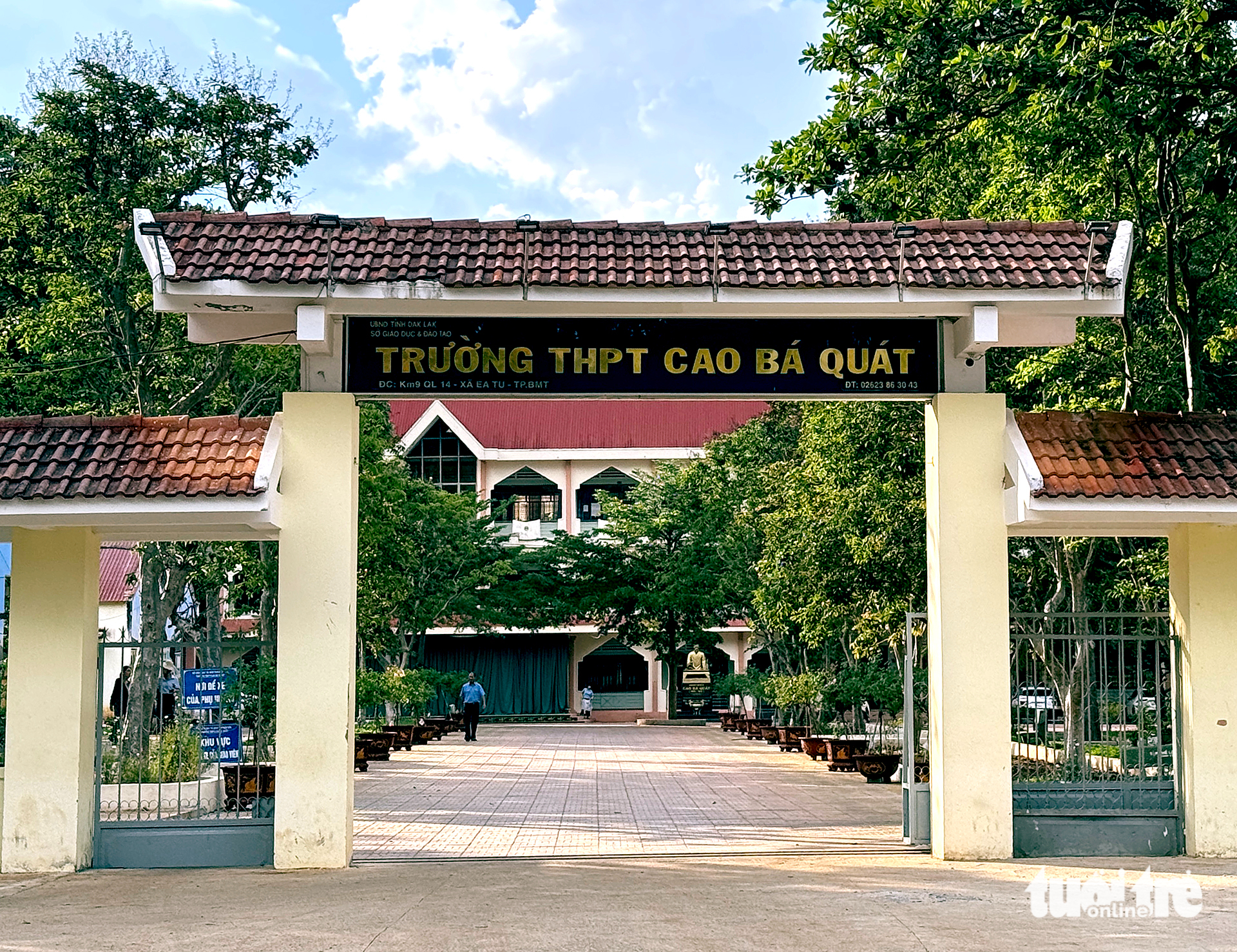 Vụ nhiều học sinh lớp 12 'tự nguyện' xin nghỉ học: Nhà trường báo cáo gì? - Ảnh 1.