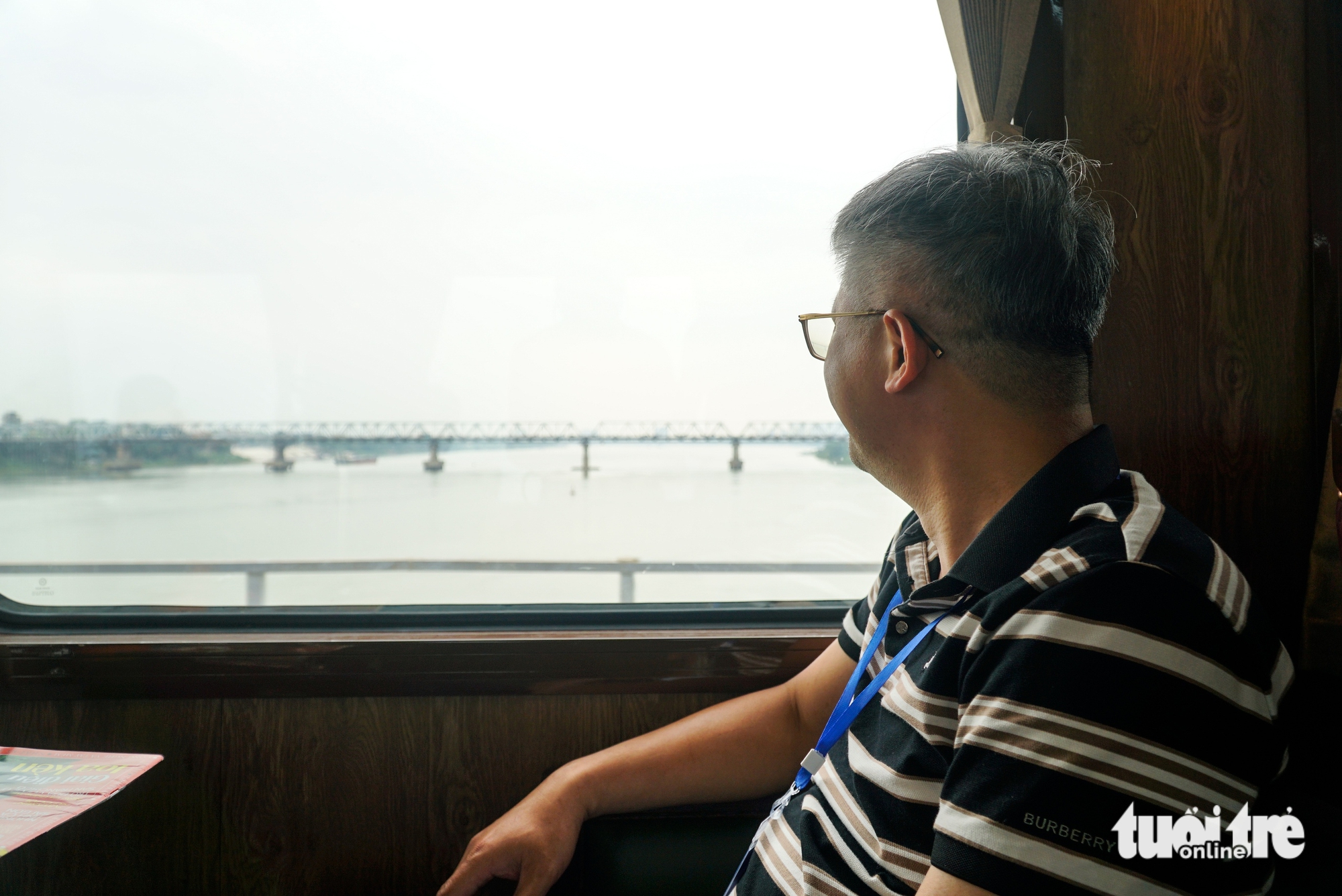 tàu hoa phượng đỏ - Ảnh 4.