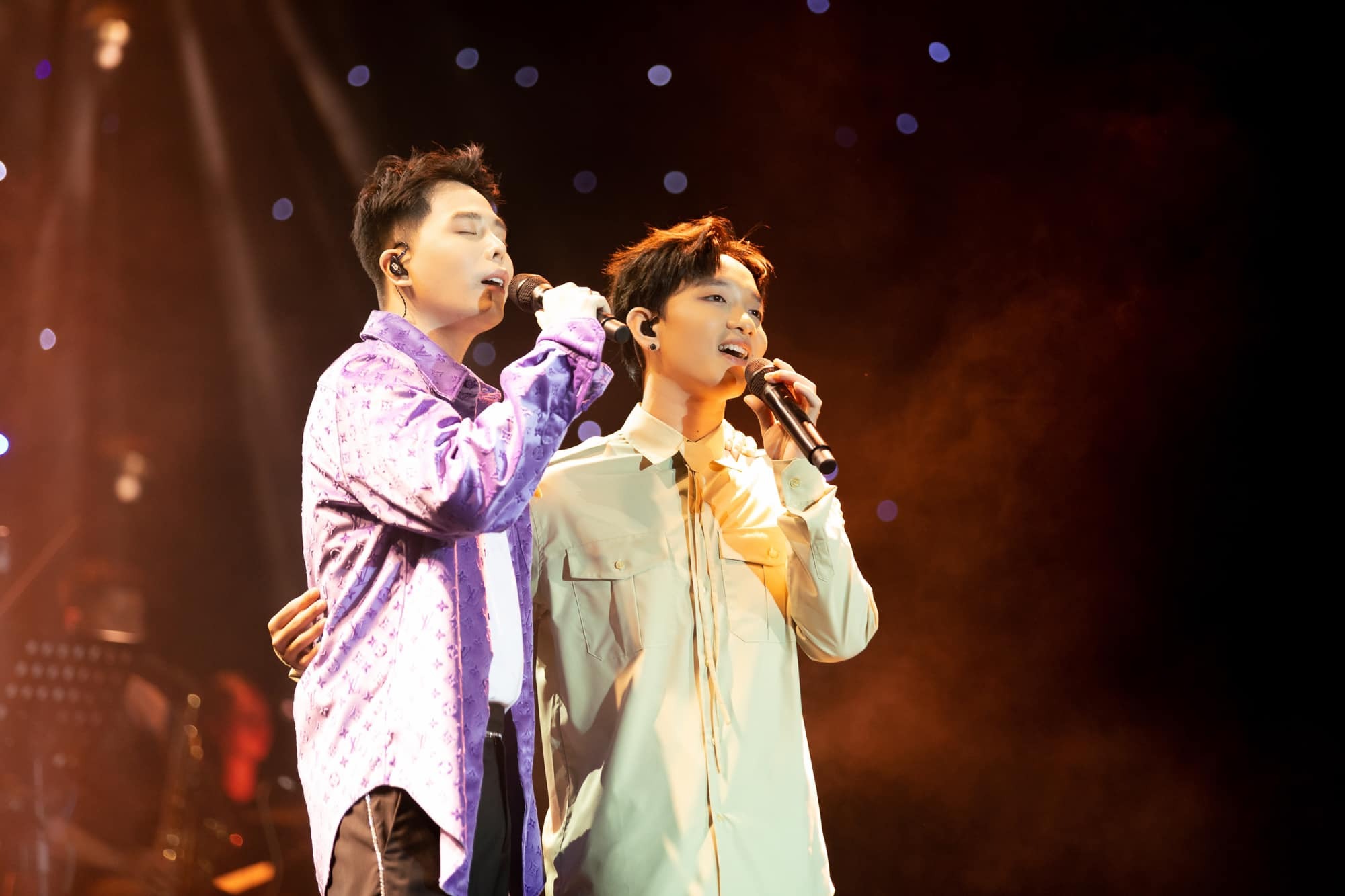 Adeus aos palcos de Lan Anh e Trong Dong: Uma era de ouro e tristes dias finais - Foto 2. sân khấu Lan Anh - Ảnh 2.