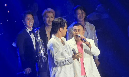 Tu Long and Tuan Hung are good at flattering fans and each other.
