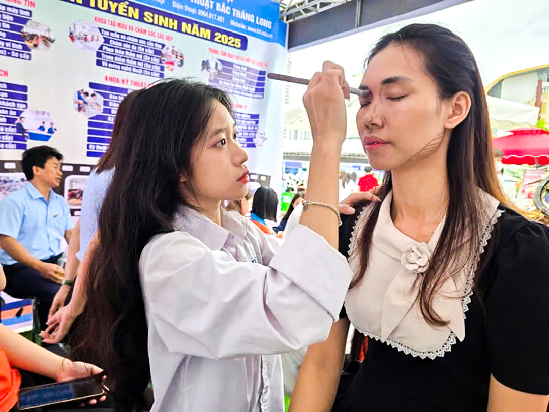 10.000 học sinh cuối cấp trung học cơ sở tham gia ngày hội tìm hiểu ngành nghề - Ảnh 1. học sinh - Ảnh 1.