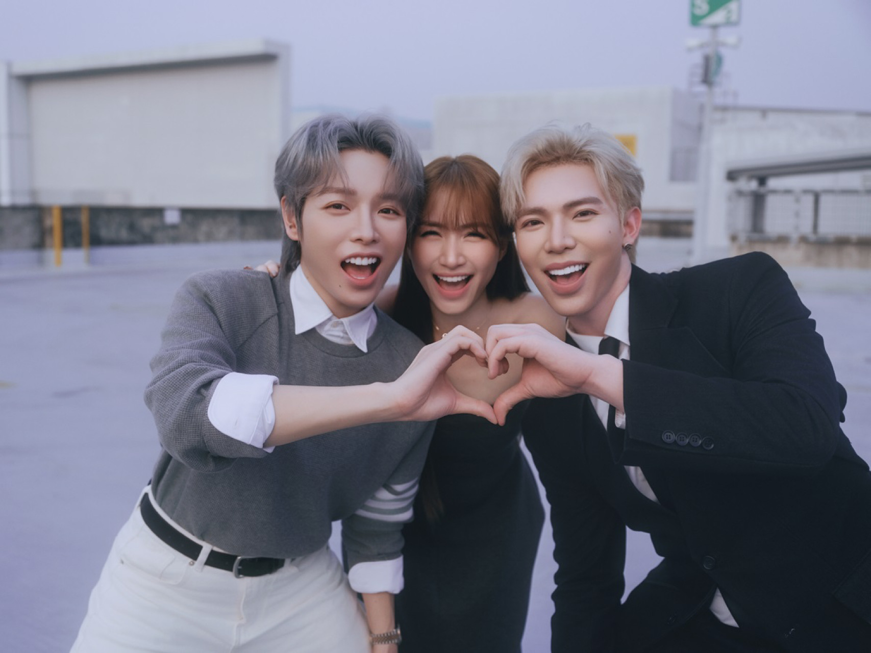Đức Phúc, Hòa Minzy, Erik khiến dân mạng cười ra nước mắt với màn bóc trần nhan sắc cực gắt- Ảnh 1. Đức Phúc, Hòa Minzy, Erik khiến dân mạng cười ra nước mắt với màn bóc trần nhan sắc cực gắt- Ảnh 1.