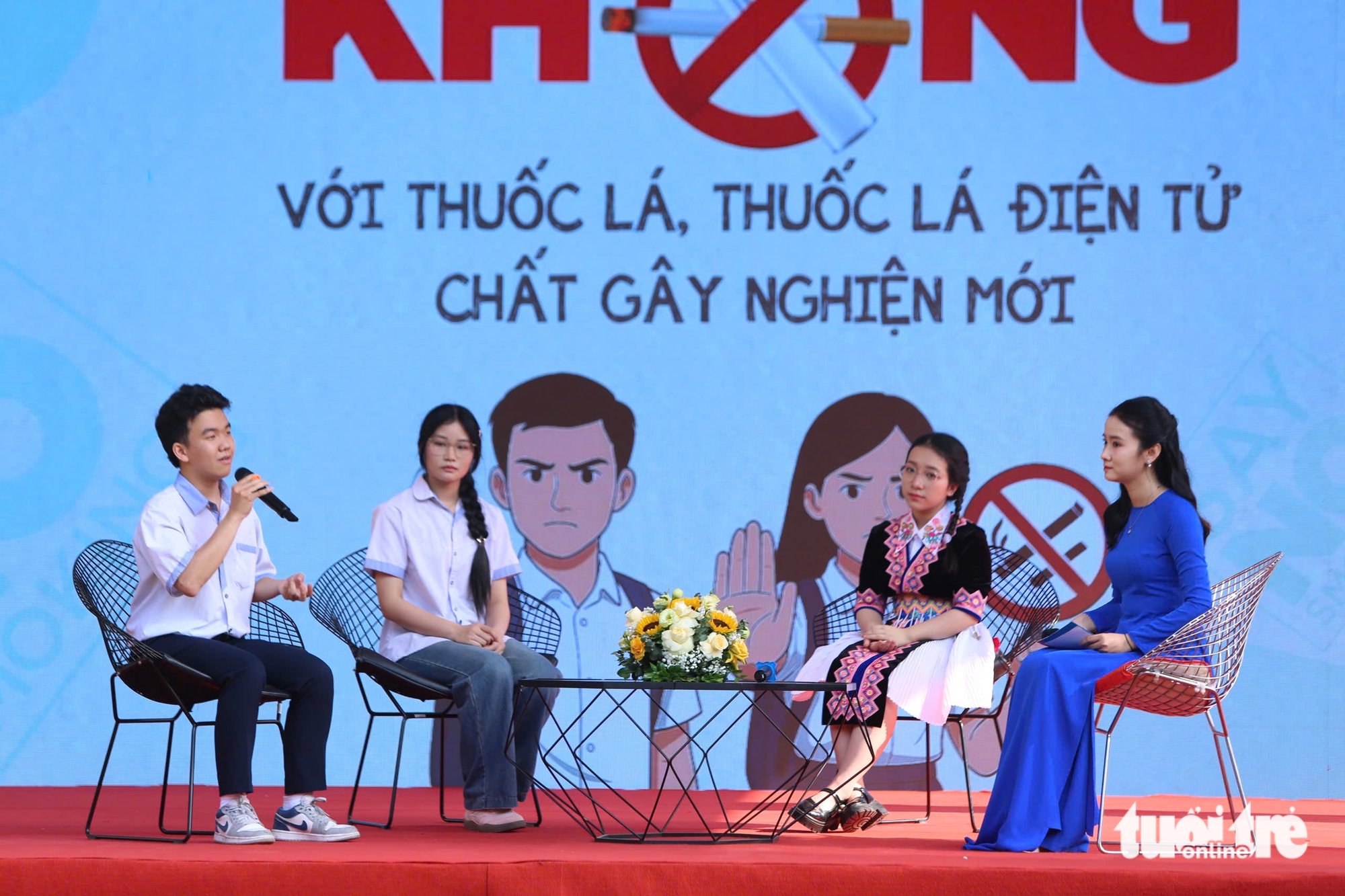 Nhiều học sinh 13-15 tuổi ở Việt Nam hút thuốc lá điện tử - Ảnh 2.