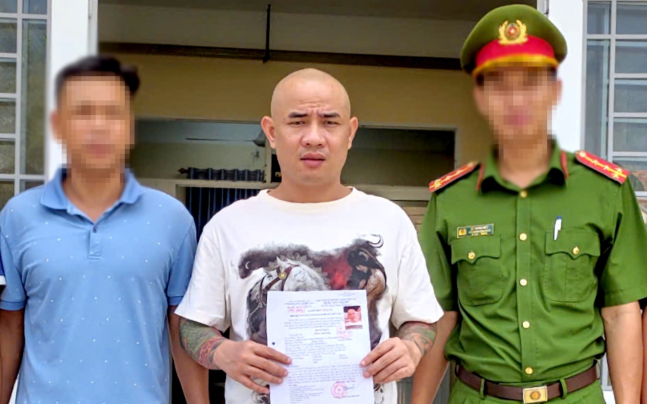 Nữ cán bộ thư viện trường tiểu học bị chồng dùng dao bầu đâm tử vong - Ảnh 2.