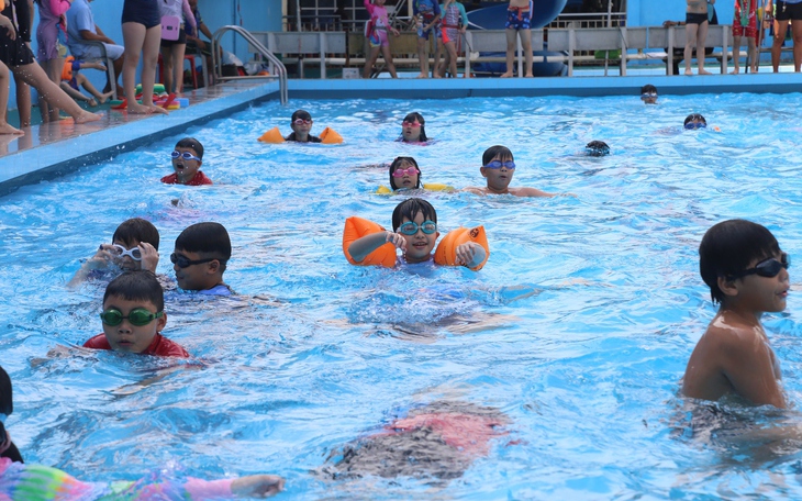Vietnam reports nearly 2,000 child drownings annually, urges stronger prevention measures - Ảnh 1.