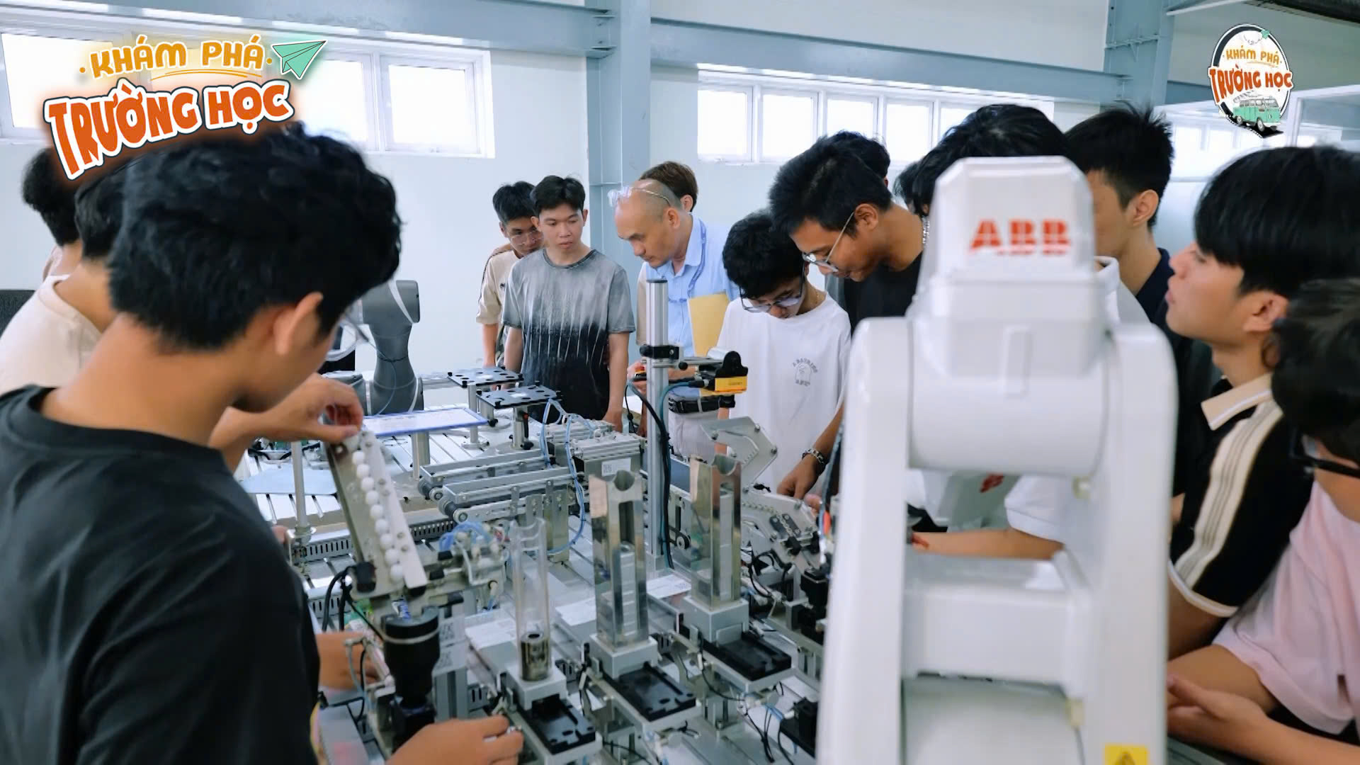 Khởi động chương trình 'Khám phá trường học' năm 2025 - Ảnh 5.