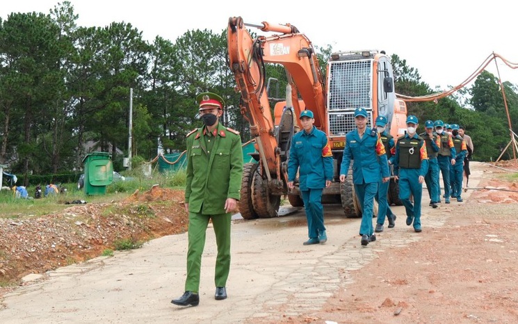 Hàng loạt lãnh đạo xã bị kiểm điểm vì ký vào đơn vay vốn được lập khống - Ảnh 1.