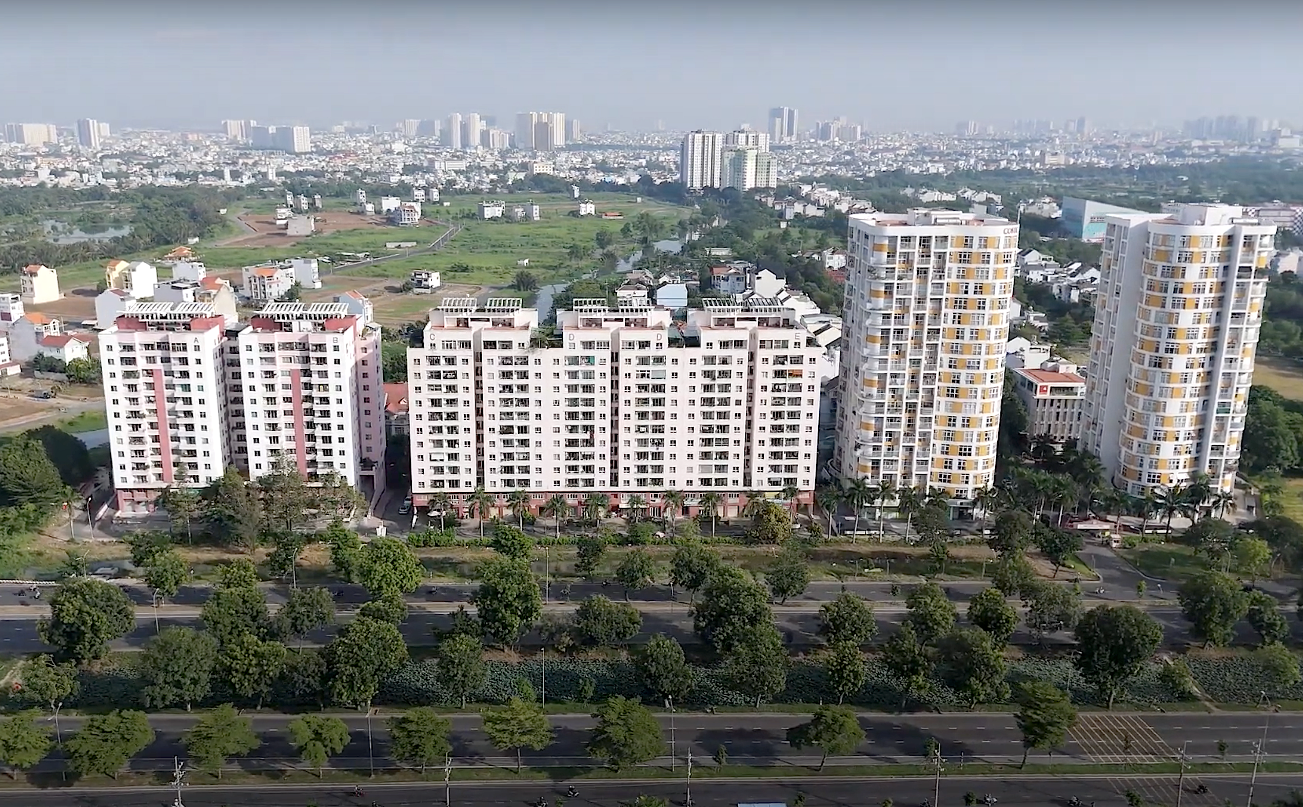 Chung cư bị phạt 120 tỉ vì không hóa đơn, dân lo chịu thêm thuế, ban quản trị sợ 'họa rơi xuống đầu' - Ảnh 1.