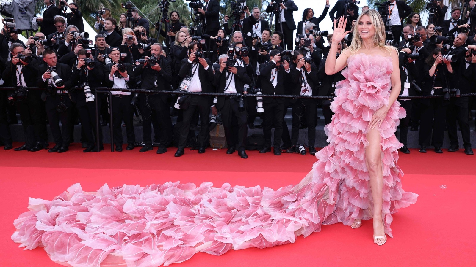 Những 'phá phách' ở Cannes - Ảnh 1. Cannes - Ảnh 1.
