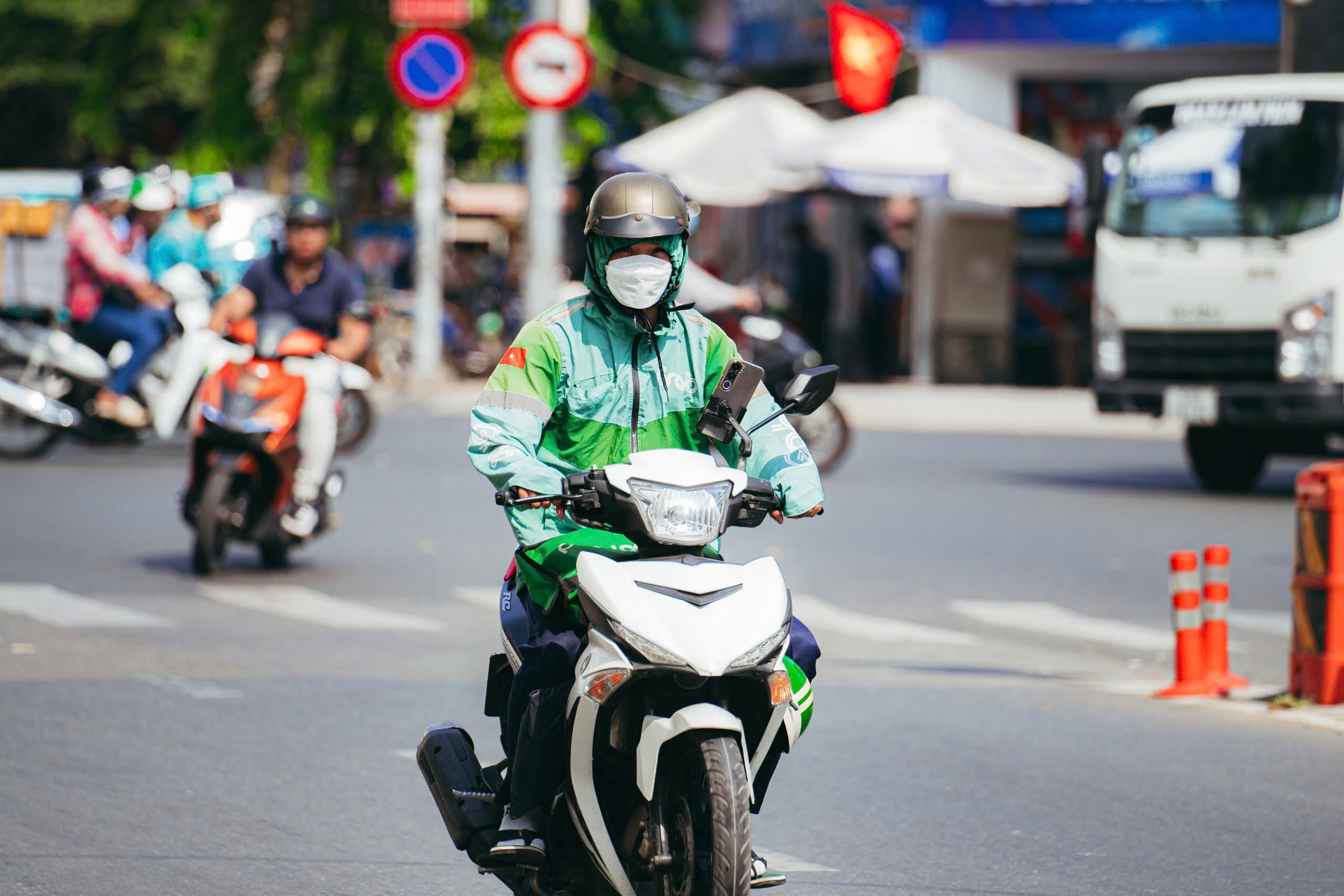 Thời tiết hôm nay 29-1: Bắc Bộ mưa phùn, Nam Bộ hanh khô, độ ẩm thấp - Ảnh 1.