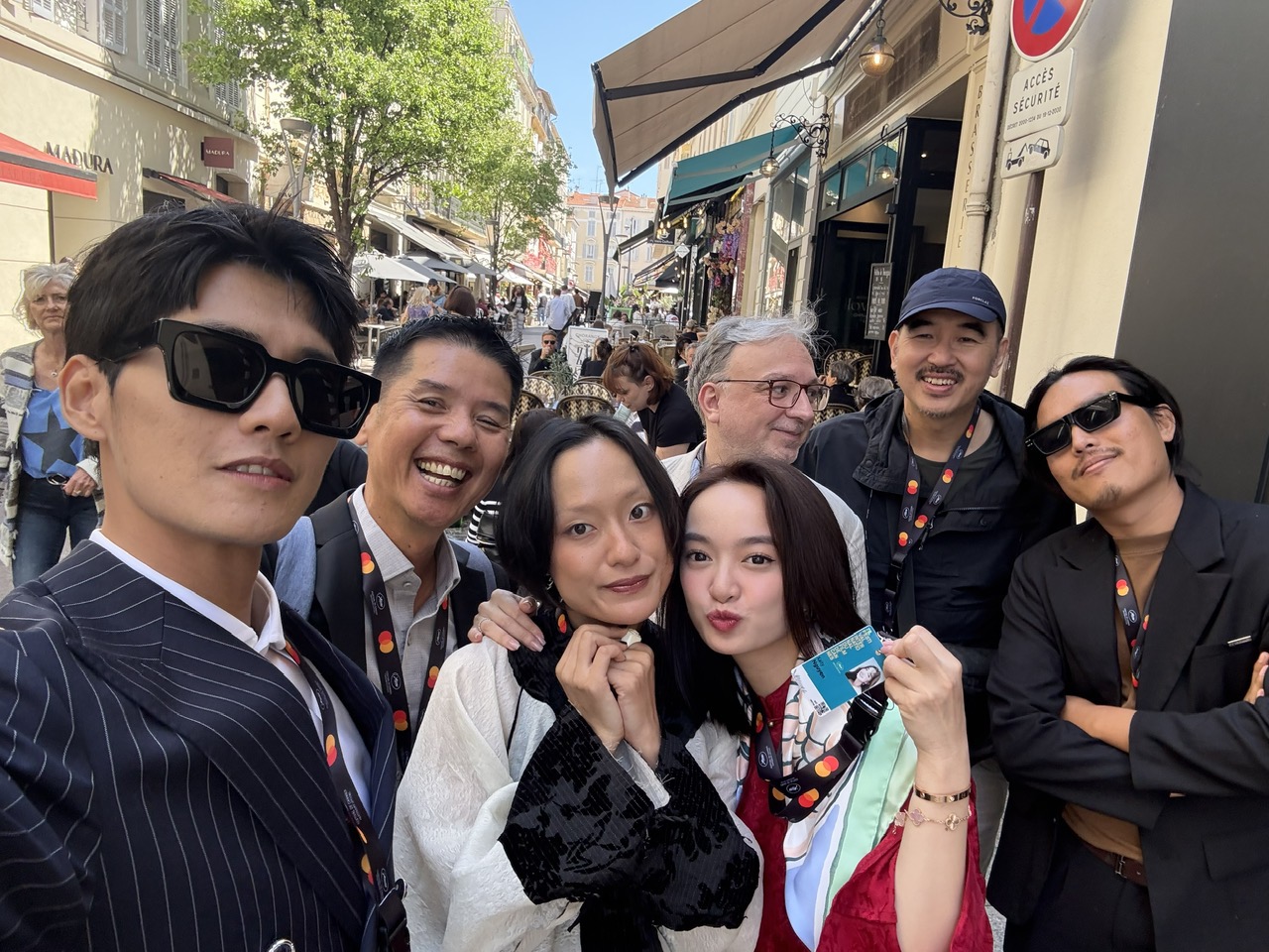 Đạo diễn Bùi Thạc Chuyên cùng dàn sao quảng bá điện ảnh Việt tại Cannes - Ảnh 1. Đạo diễn Bùi Thạc Chuyên cùng dàn sao quảng bá điện ảnh Việt tại Cannes - Ảnh 1.