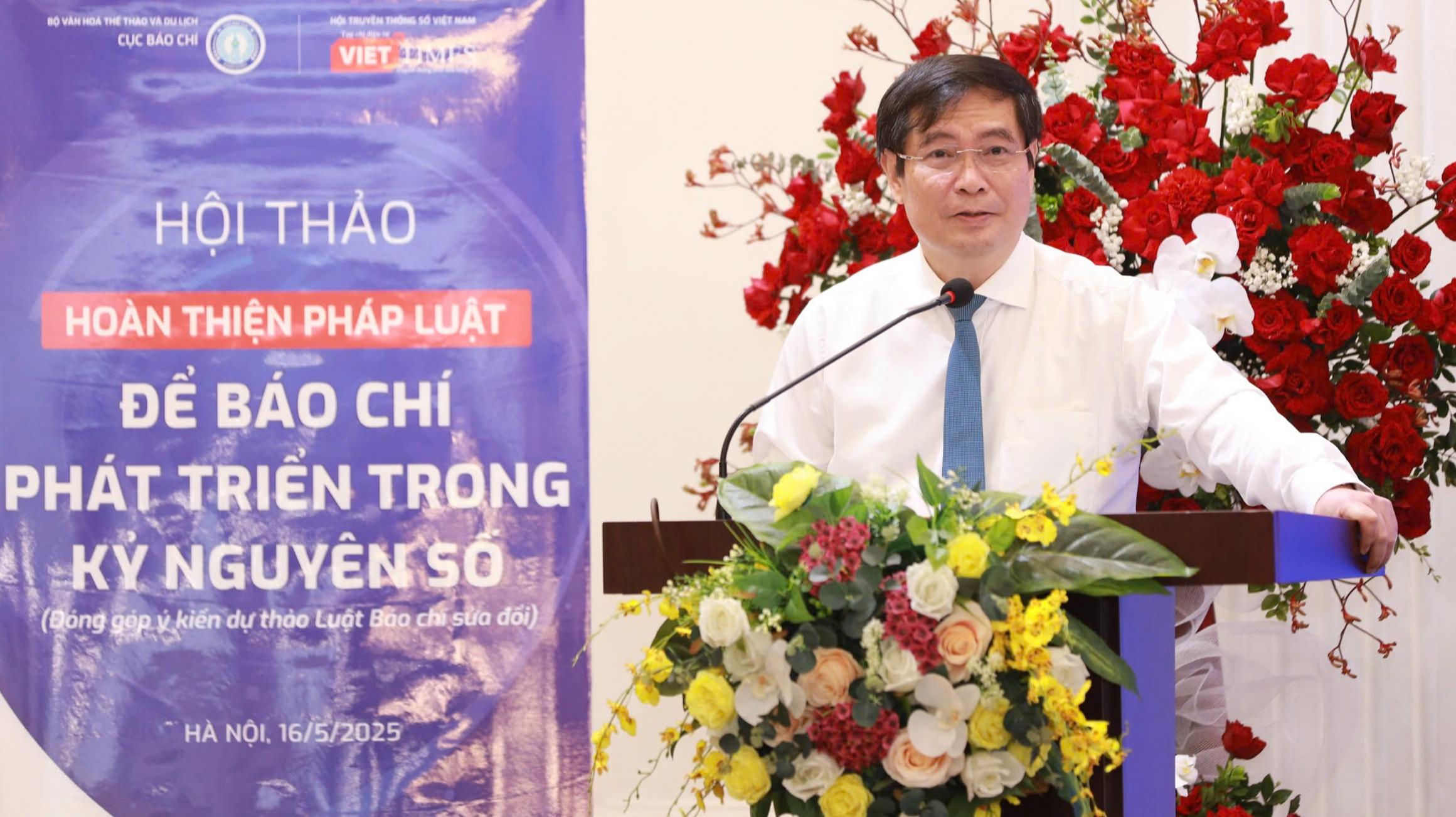 Đề xuất cấm trang thông tin điện tử tổng hợp, mạng xã hội tự sản xuất và phát tin bài như báo chí - Ảnh 1. Đề xuất cấm trang thông tin điện tử tổng hợp, mạng xã hội tự sản xuất và phát tin bài như báo chí - Ảnh 1.